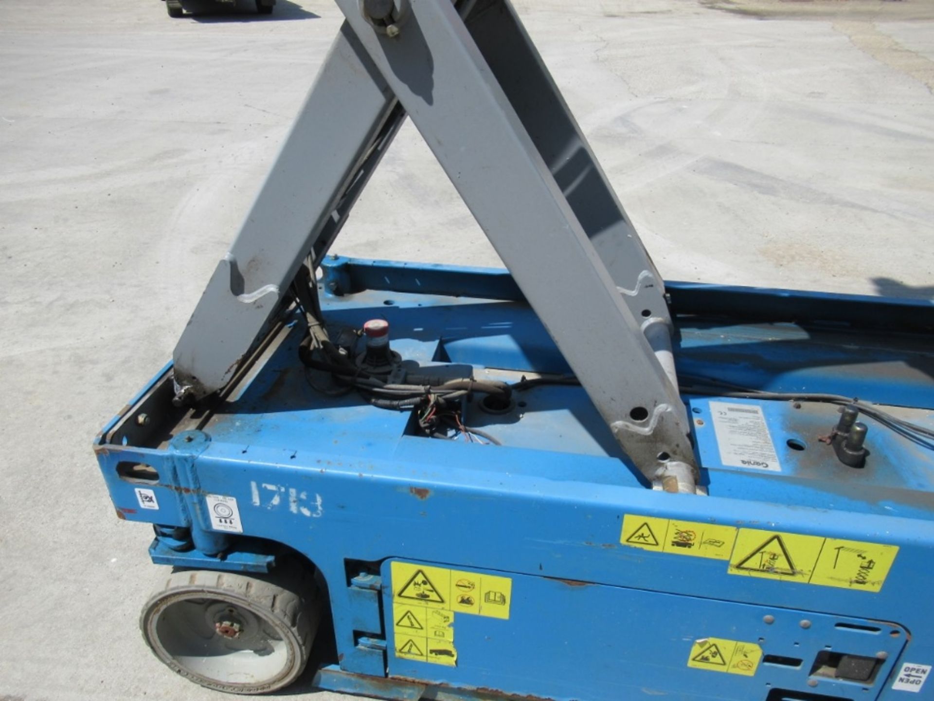 GENIE GS1932 SCISSOR LIFT ACCESS PLATFORM - Image 9 of 14