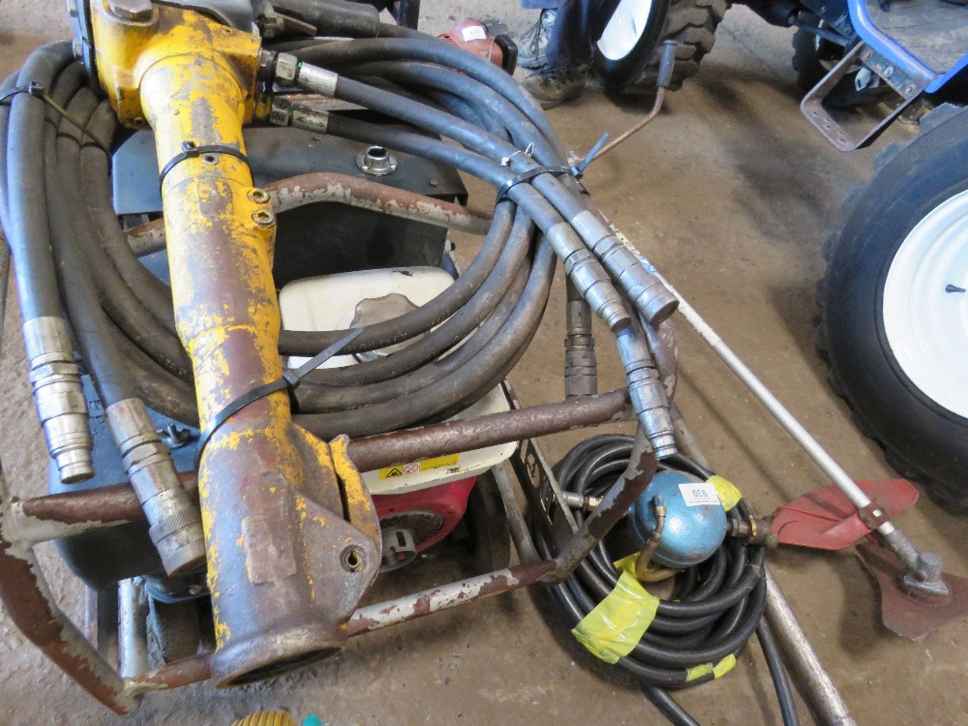 BELLE HYDRAULIC BREAKER PACK C/W HOSE AND GUN...NO RECOIL - Image 2 of 3