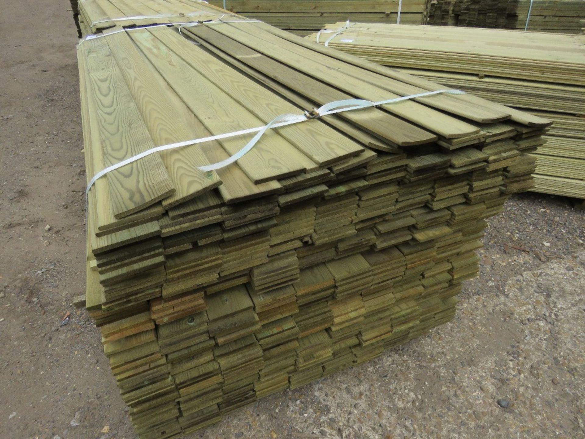 LARGE PACK OF TIMBER FENCING SLATS 10CM WIDE X 0.7CM DEPTH X 1.75M LENGTH APPROX - Image 2 of 2