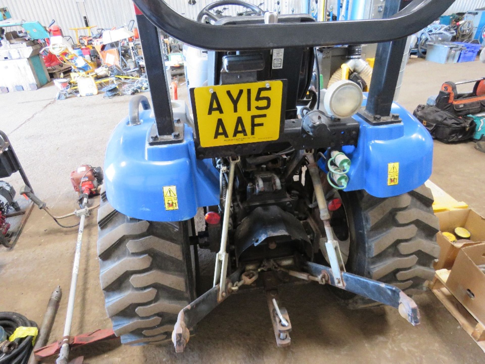 NEW HOLLAND BOOMER 25HP TRACTOR WITH 4WD. YEAR 2015 REGISTERED. REG:AY15 AAF WITH V5, 1044 REC HRS. - Image 4 of 4