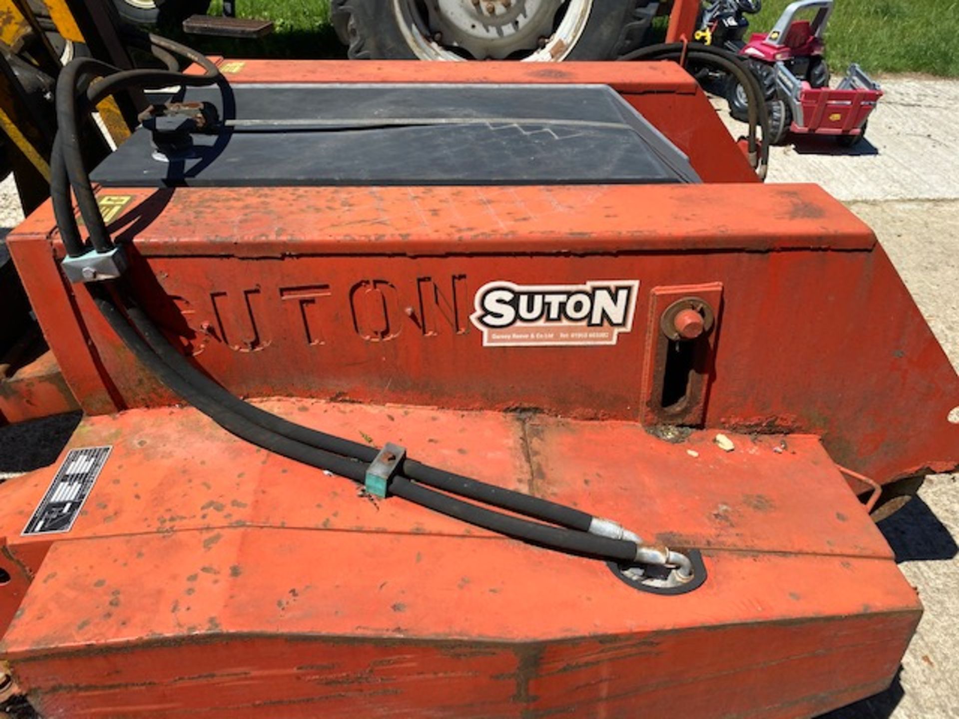 FORKLIFT MOUNTED HYDRAULIC DRIVEN SWEEPER UNIT. ITEM LOCATED NEAR TAKELEY, ESSEX. VIEWING/COLLECTION - Image 7 of 8