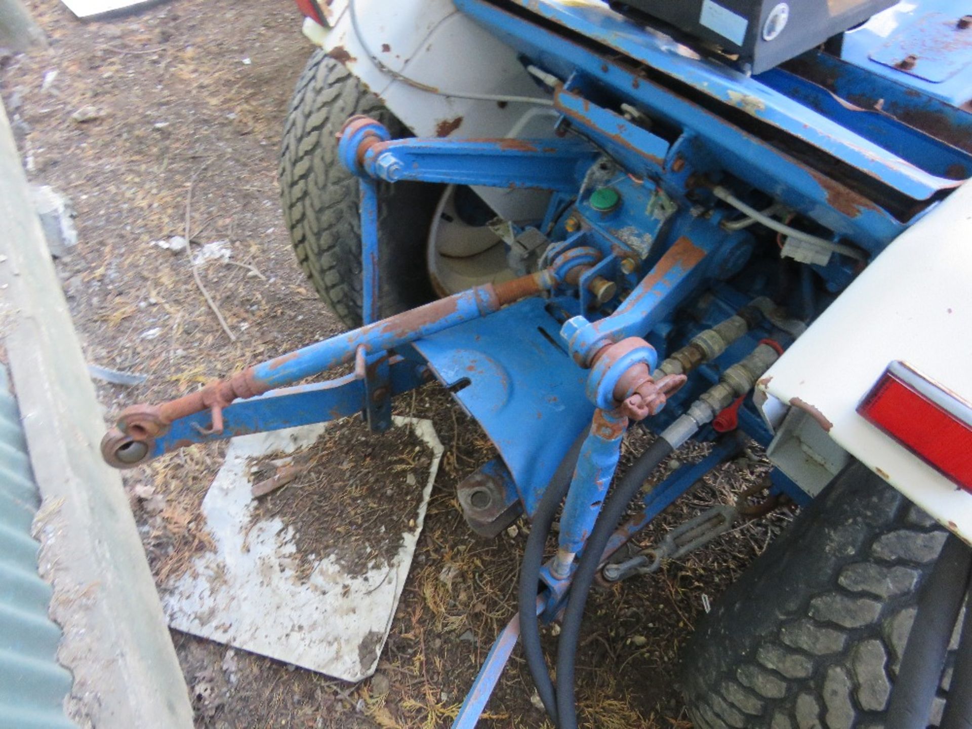 FORD 1220 HST TRACTOR WITH BEAVER FOREND LOADER. 2258 REC HRS. - Image 5 of 7