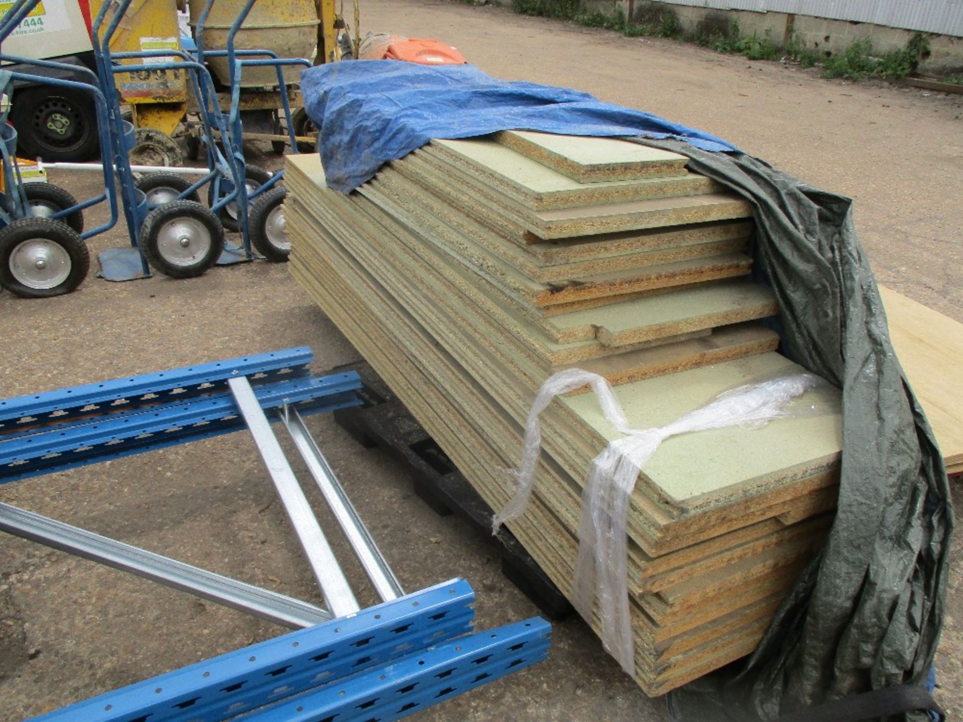 LARGE QUANTITY OF PALLET RACKING INCLUDING BEAMS, UPRIGHTS AND BOARDS EX COMPANY LIQUIDATION. - Image 2 of 7