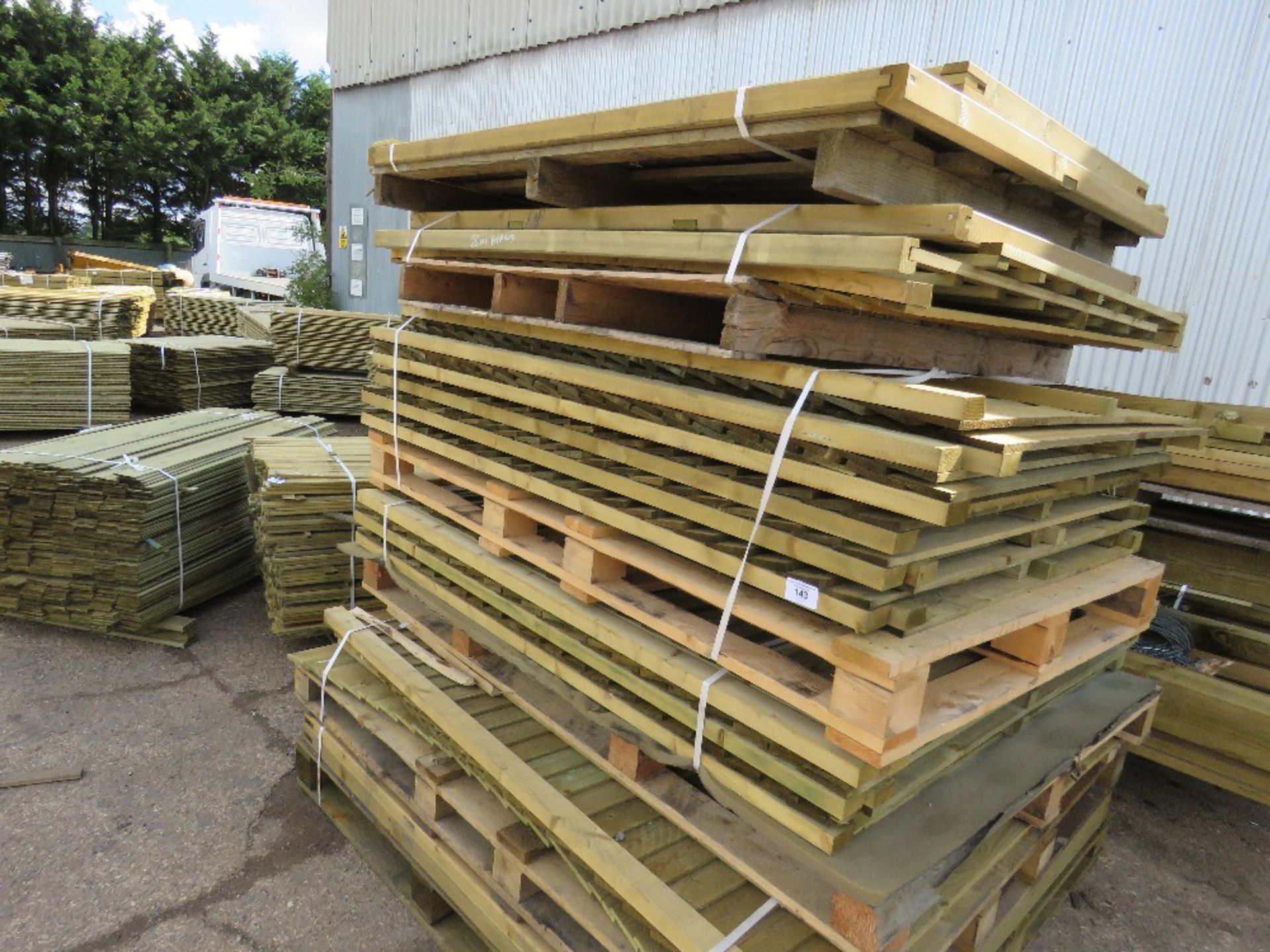 26 X APPROX ASSORTED TIMBER FENCING PANELS