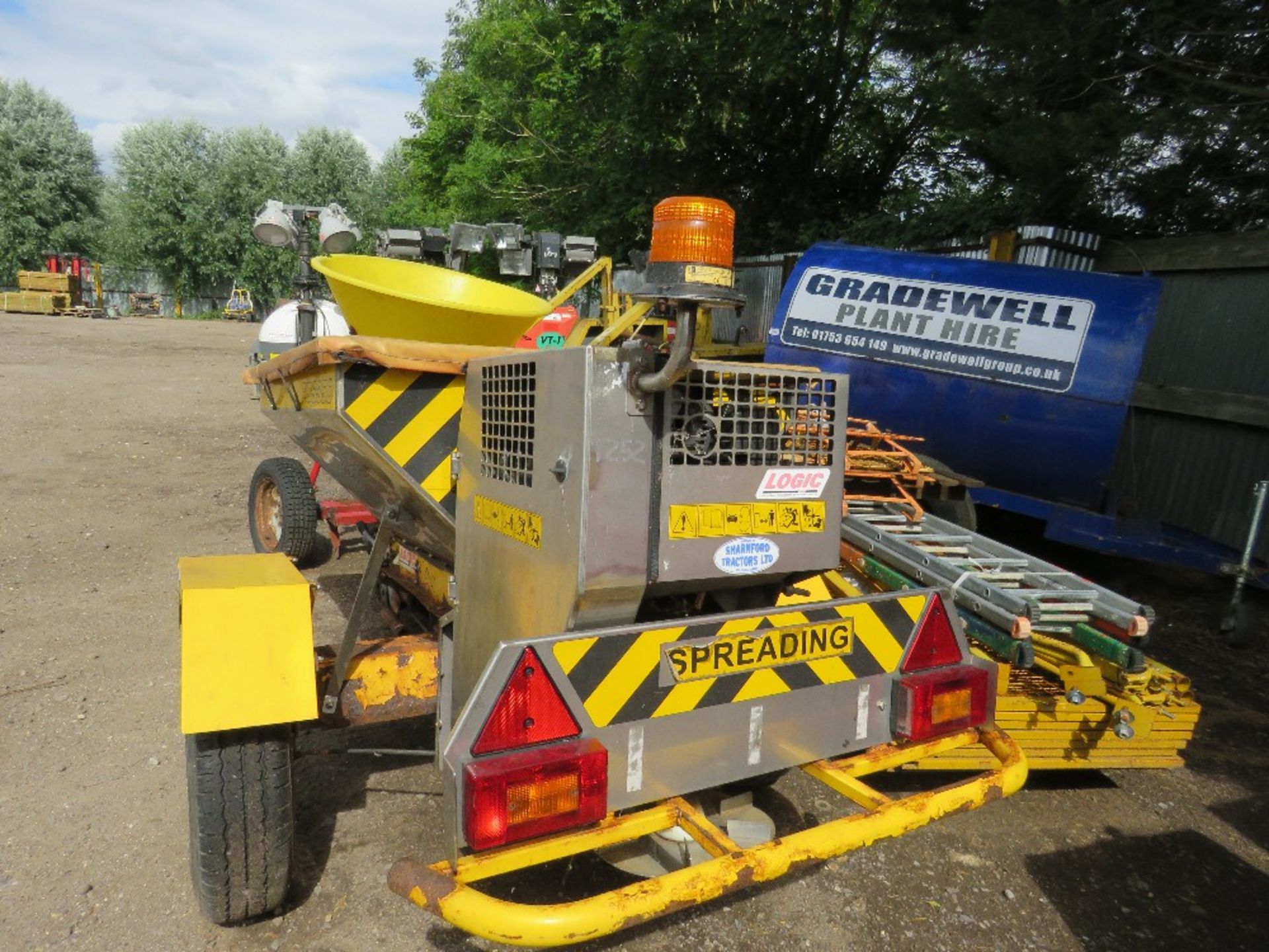 LOGIC PDS350 TOWED SALT SPREADER WITH HONDA ENGINE - Image 2 of 3