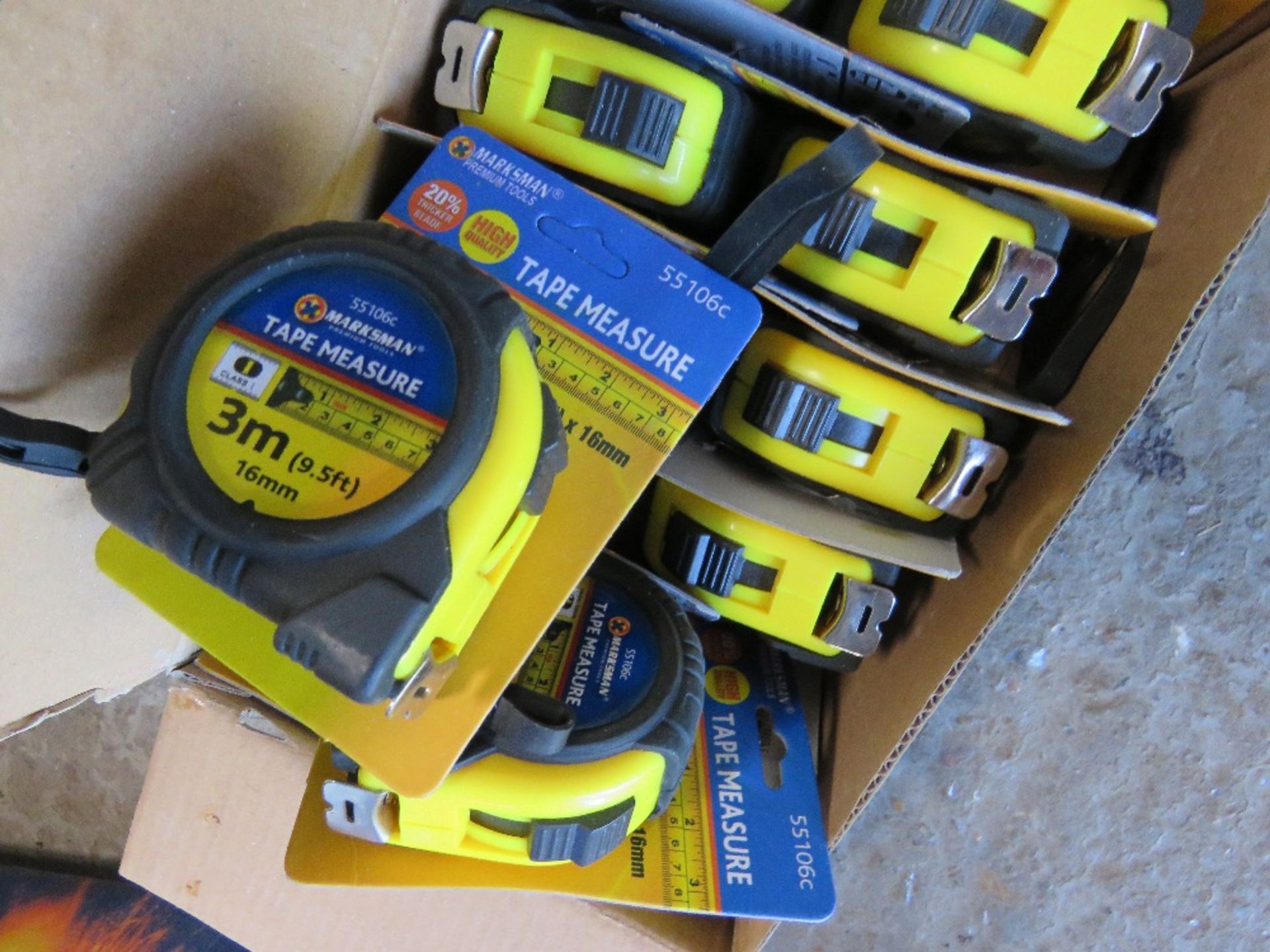 2 BOXES OF TAPE MEASURES 12X SMALL AND 6X LARGE - Image 3 of 3