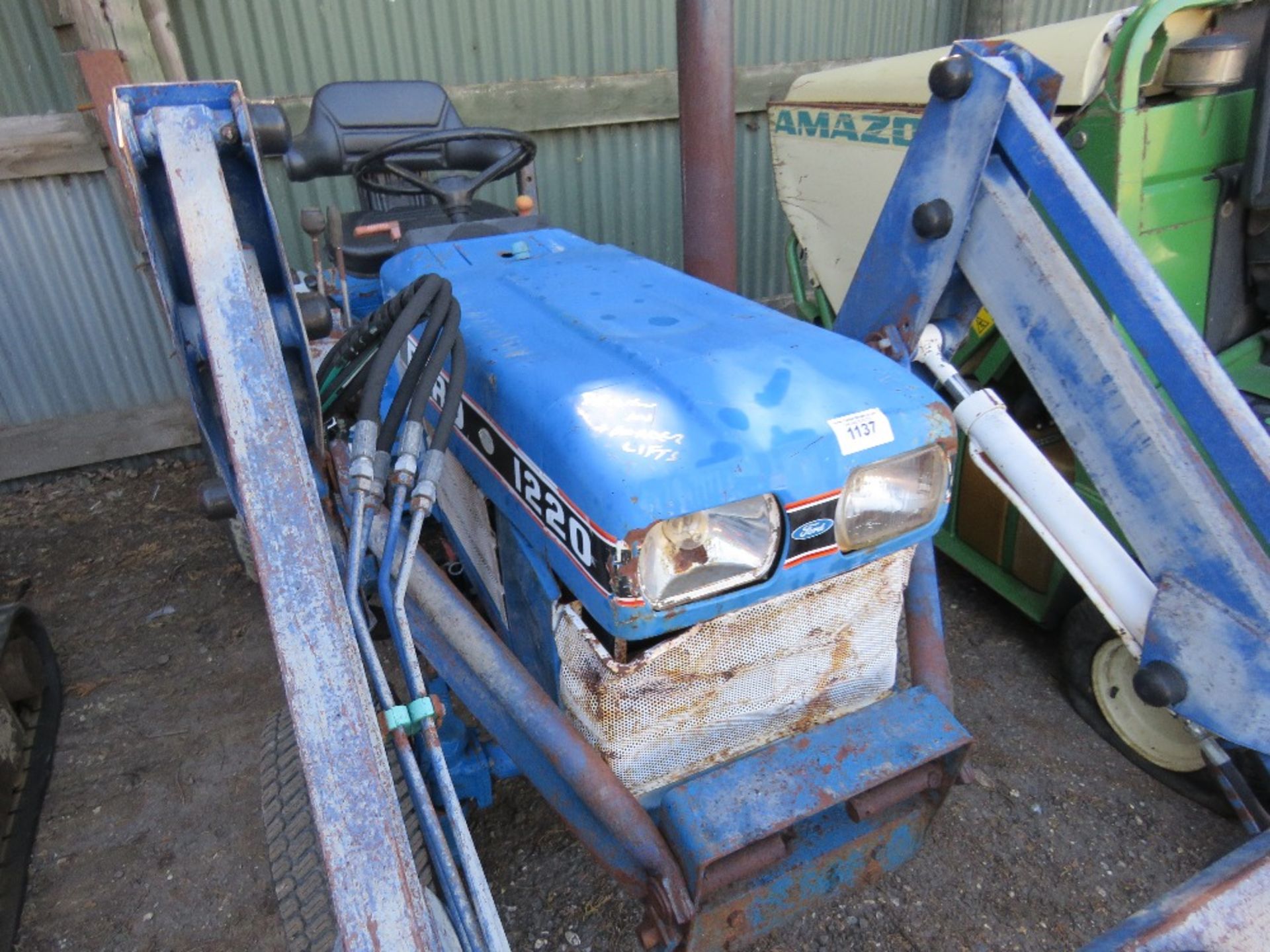 FORD 1220 HST TRACTOR WITH BEAVER FOREND LOADER. 2258 REC HRS. - Image 3 of 7