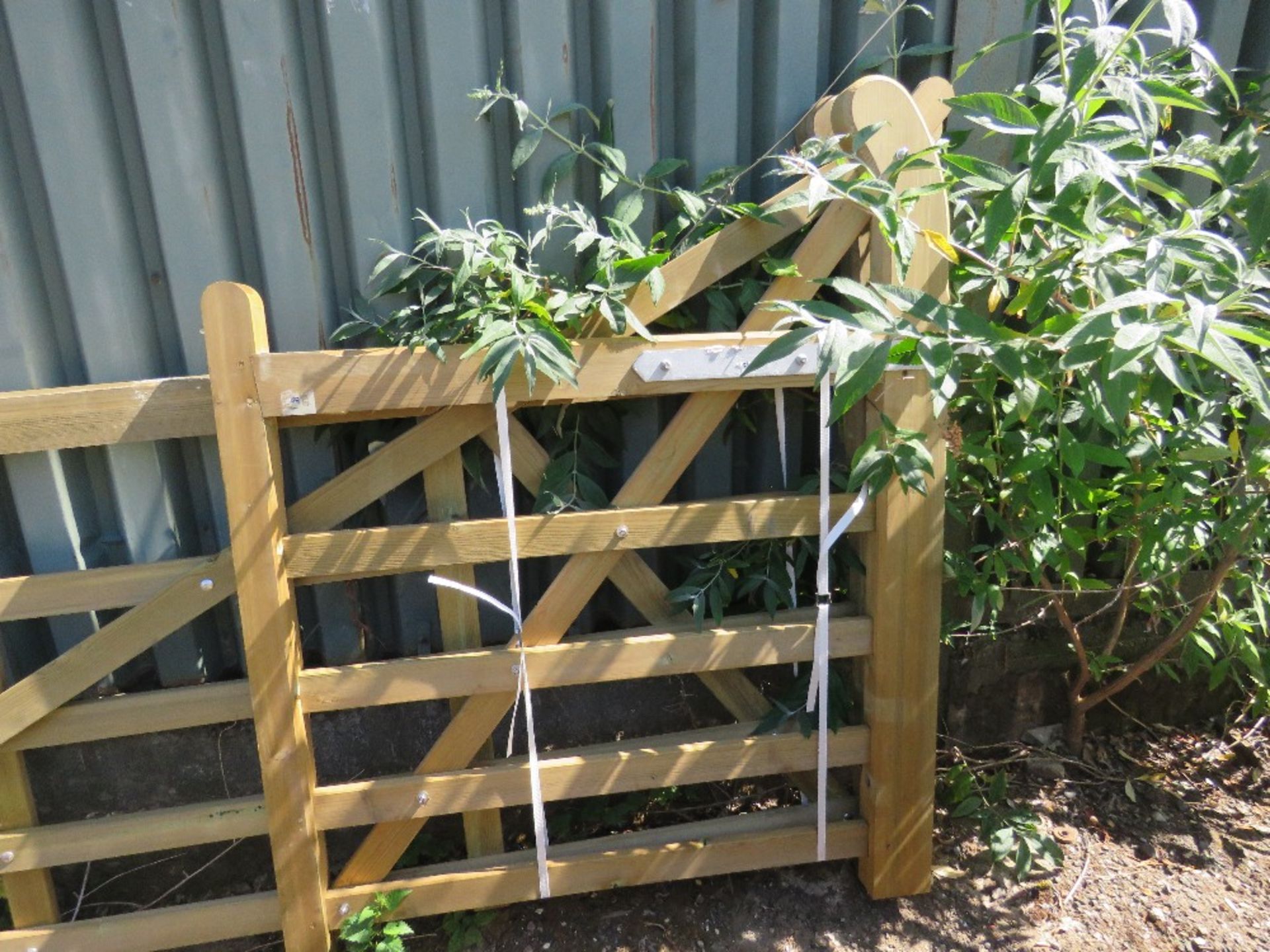 2 X CURVED TOP DRIVEWAY GATES 1.2M AND 3.3M WIDE - Image 2 of 3