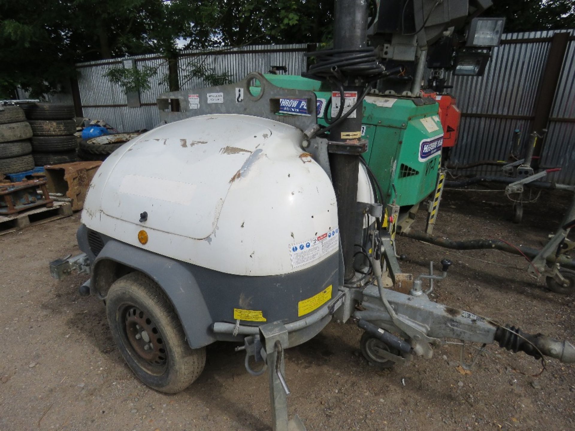 TCP Ecolite, yr2010. Runs, makes power and lifts. Lights on two heads only. - Image 2 of 5