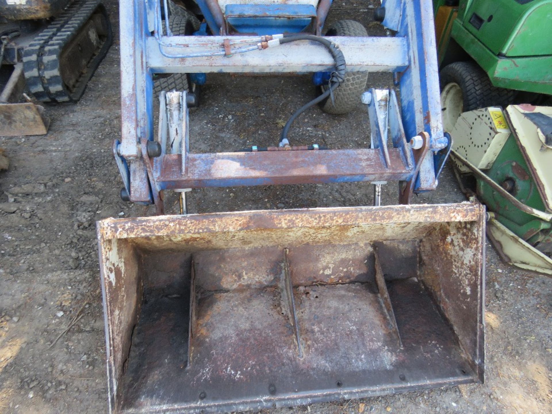 FORD 1220 HST TRACTOR WITH BEAVER FOREND LOADER. 2258 REC HRS. - Image 2 of 7