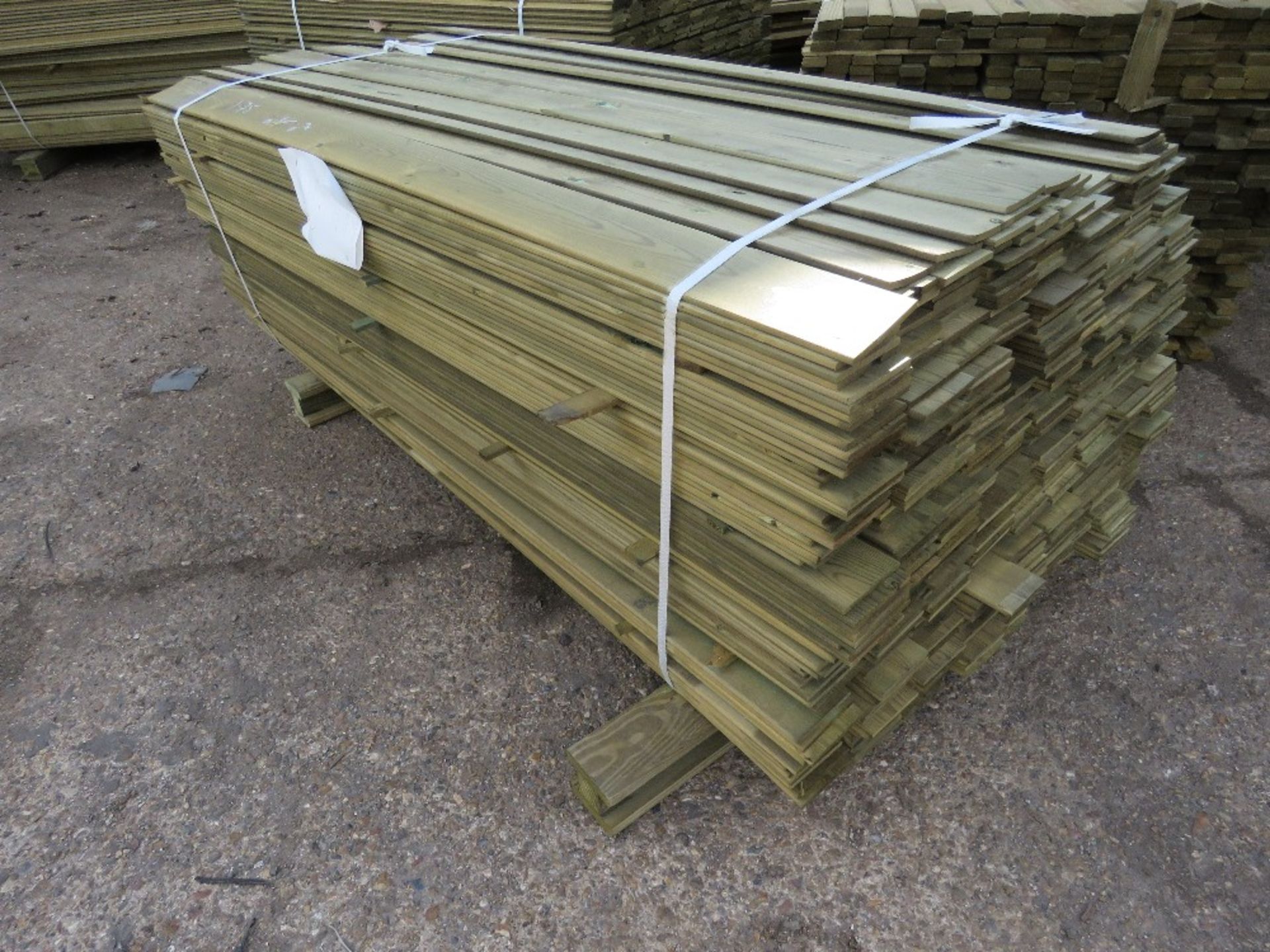 LARGE PACK OF FLAT SLAT CLADDING TIMBER 1.75METRES LENGTH X 9.5CM WIDE X 0.7CM DEPTH APPROX