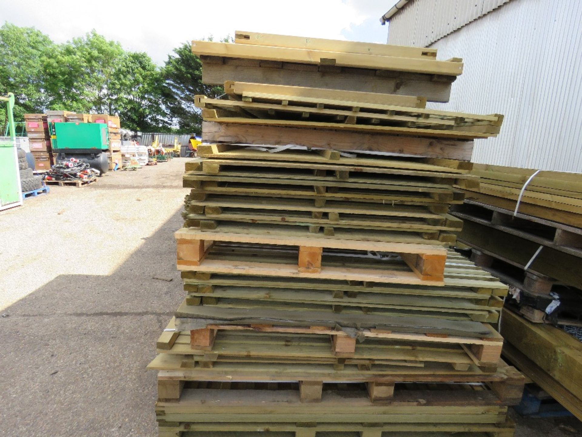 26 X APPROX ASSORTED TIMBER FENCING PANELS - Image 2 of 2