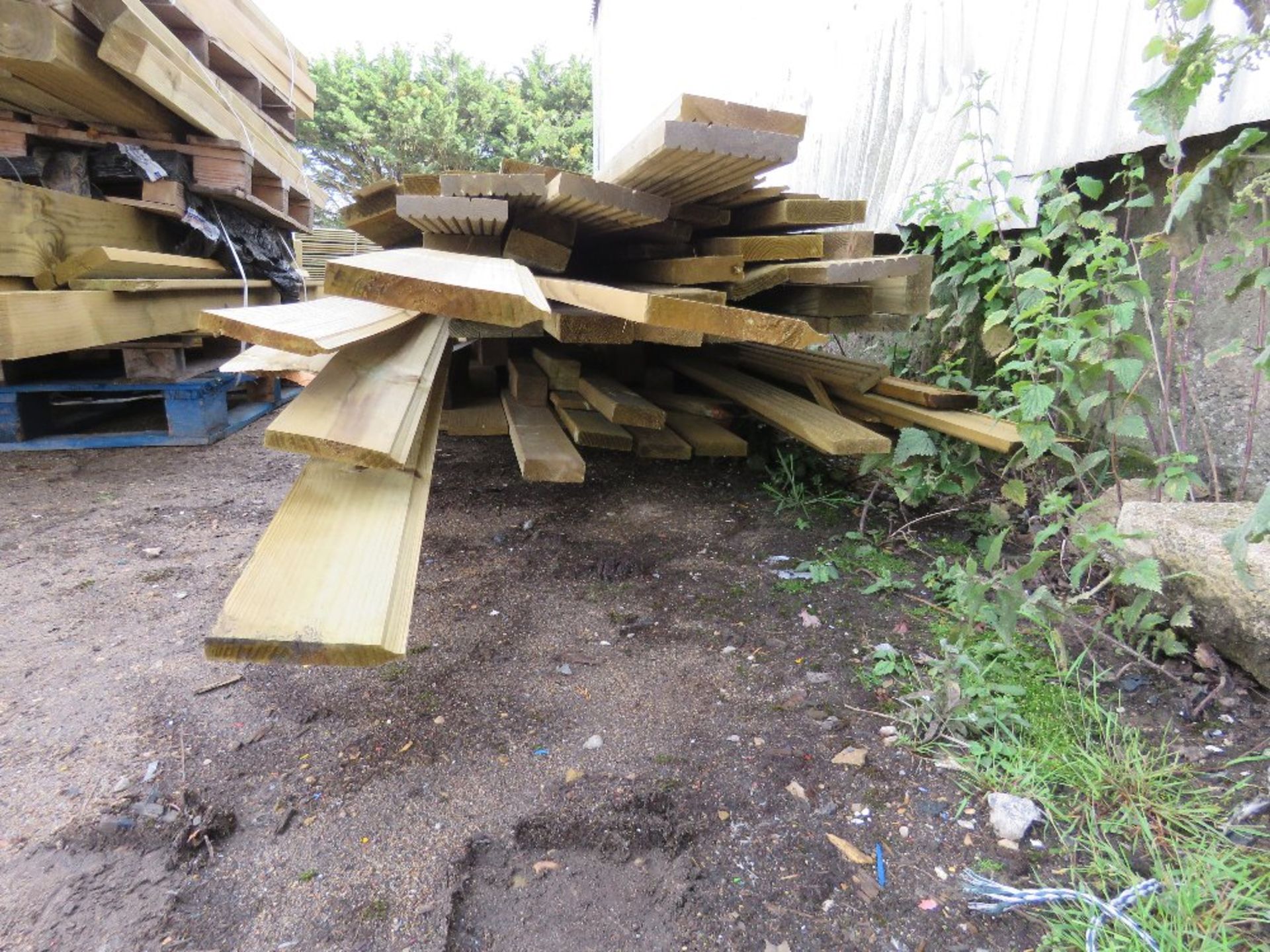 LARGE PACK OF LONG LENGTH DECKING AND TIMBER BOARDS ETC - Image 3 of 4
