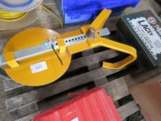 LARGE WHEEL CLAMP WITH KEYS. DIRECT FROM LOCAL COMPANY DUE TO DEPOT CLOSURE.