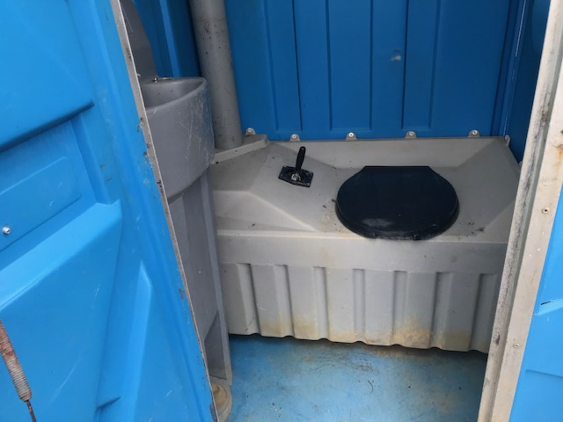 PORTABLE TOILET..FLOOR NEEDS ATTENTION - Image 3 of 5