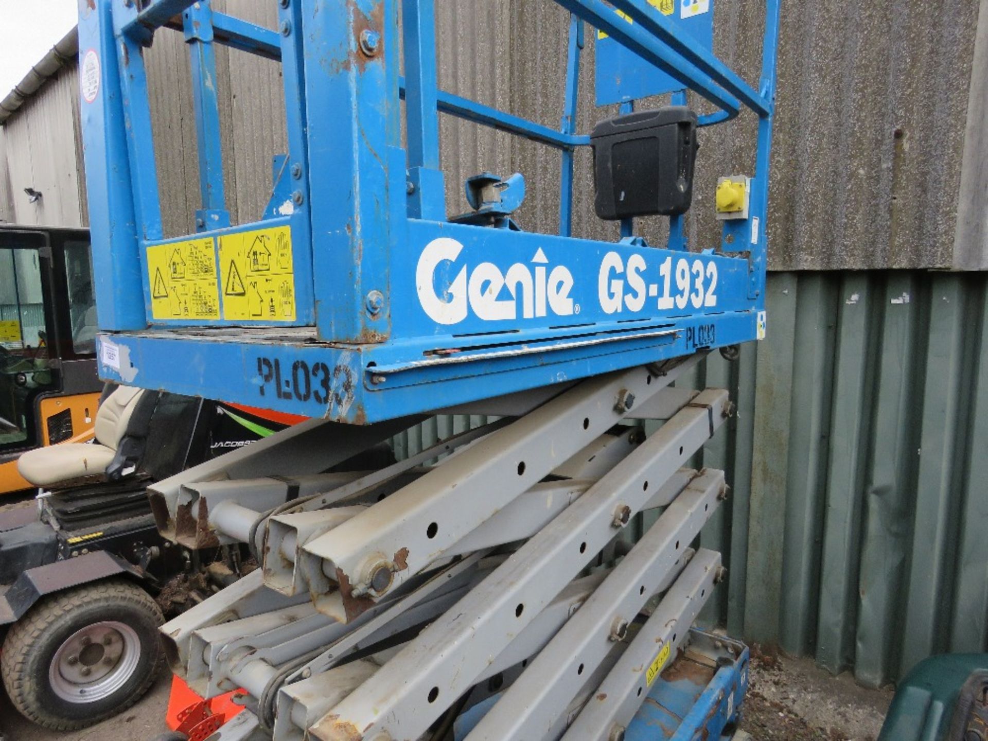 GENIE G51932 SCISSOR LIFT ACCESS PLATFORM. YEAR 2008. PN:PL033 WHEN TESTED WAS SEEN TO DRIVE, STEER, - Image 6 of 6