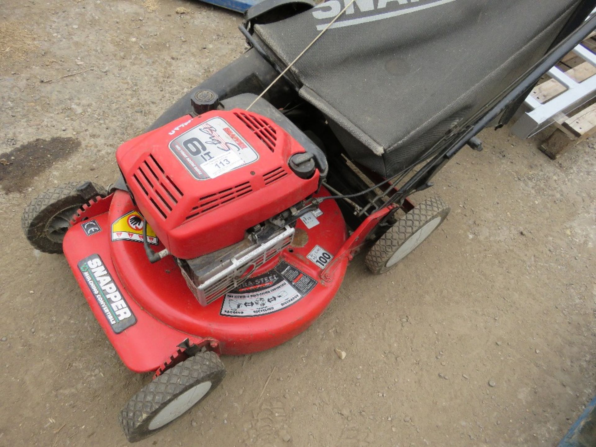 SNAPPER PETROL MOWER WITH COLLECTOR