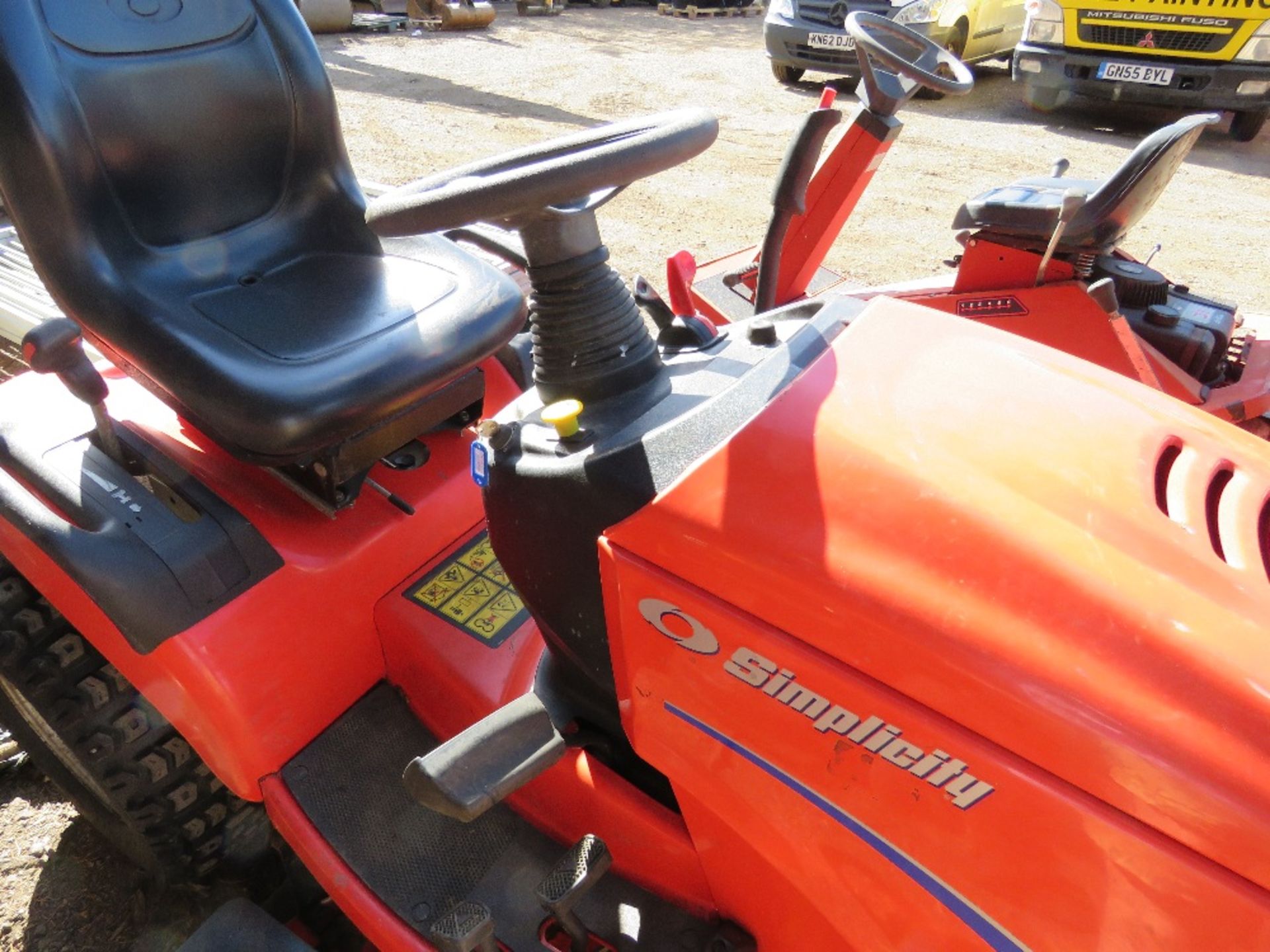 SIMPLICITY 4WD RIDE ON MOWER. PETROL ENGINE. YEAR 2010. MULCHING DECK. WHEN TESTED WAS SEEN TO RUN A - Image 4 of 4