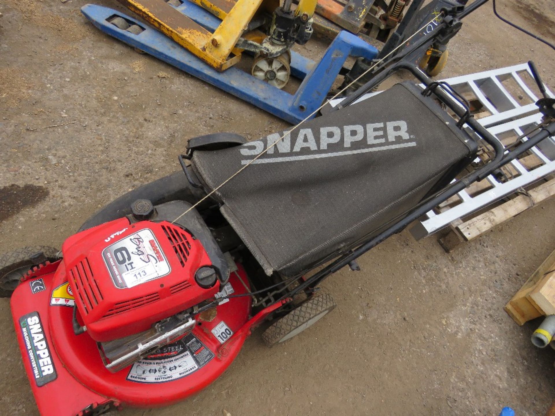 SNAPPER PETROL MOWER WITH COLLECTOR - Image 2 of 3
