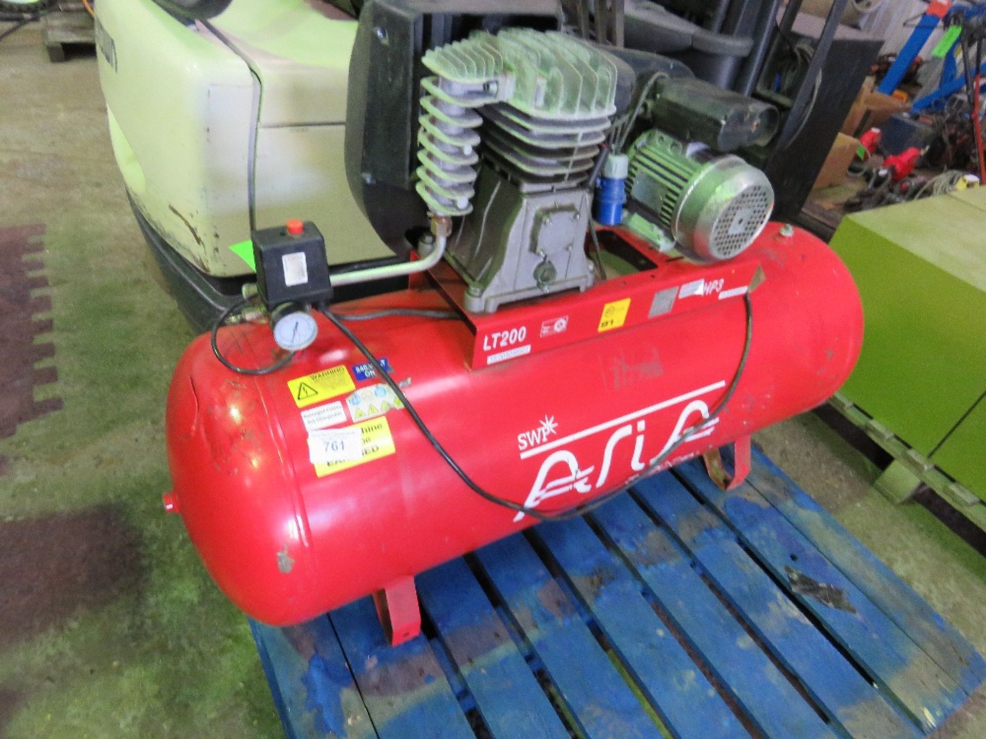 ARIA 240VOLT WORKSHOP COMPRESSOR. YEAR 2015. DIRECT FROM LOCAL COMPANY DUE TO DEPOT CLOSURE.