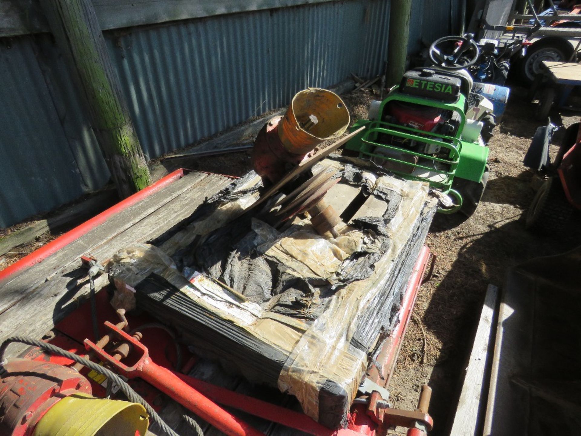 VOTEX TRACTOR MOUNTED TOPPER. 8FT WIDE APPROX. WITH A SPARE GEARBOX (BOUGHT AS A SPARE BUT NEVER INS - Image 2 of 4