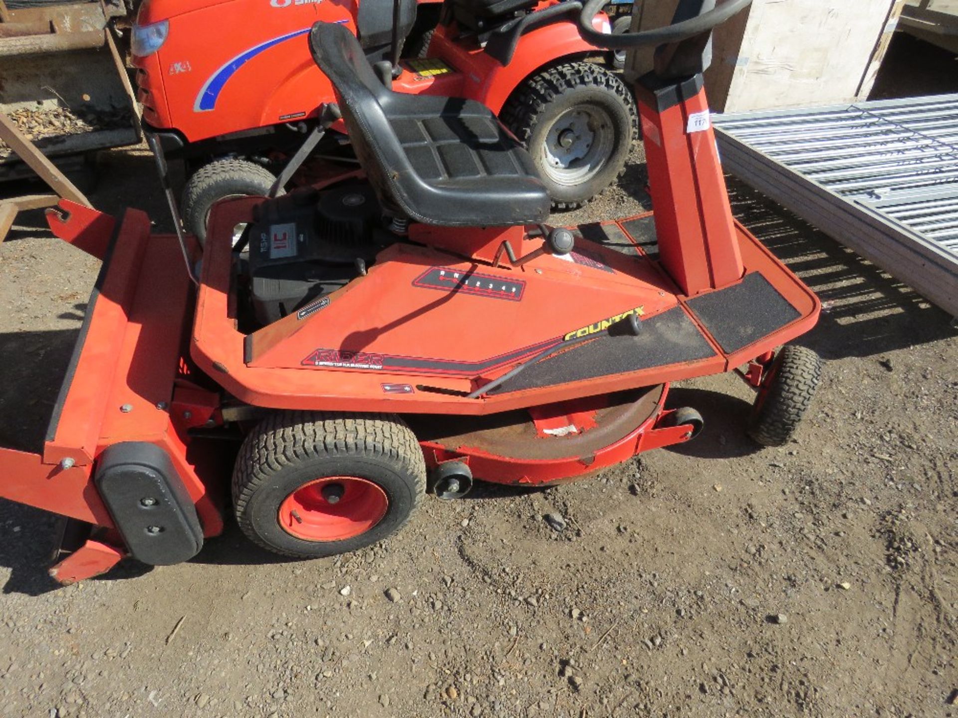 COUNTAX RIDER 30 RIDE ON MOWER. WHEN TESTED WAS SEEN TO RUN, DRIVE AND CUT.