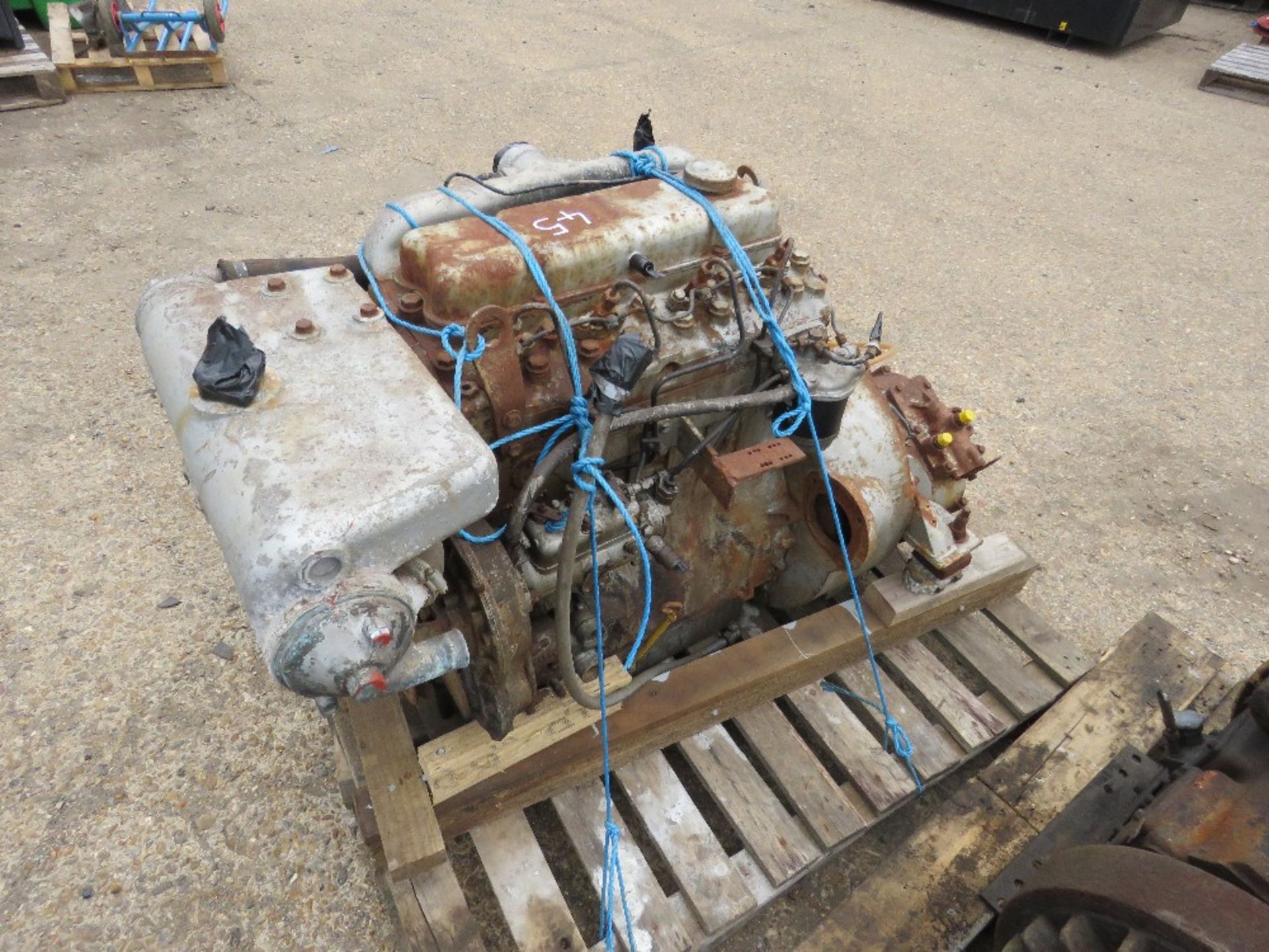 PERKINS 4 CYLINDER MARINE DIESEL ENGINE WITH GEARBOX. - Image 2 of 2