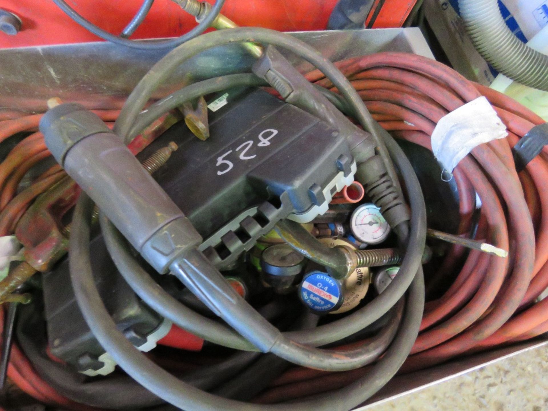 KEMPII WELDER PLUS BOX OF WELDING SUNDRIES, HOSES ETC - Image 3 of 3