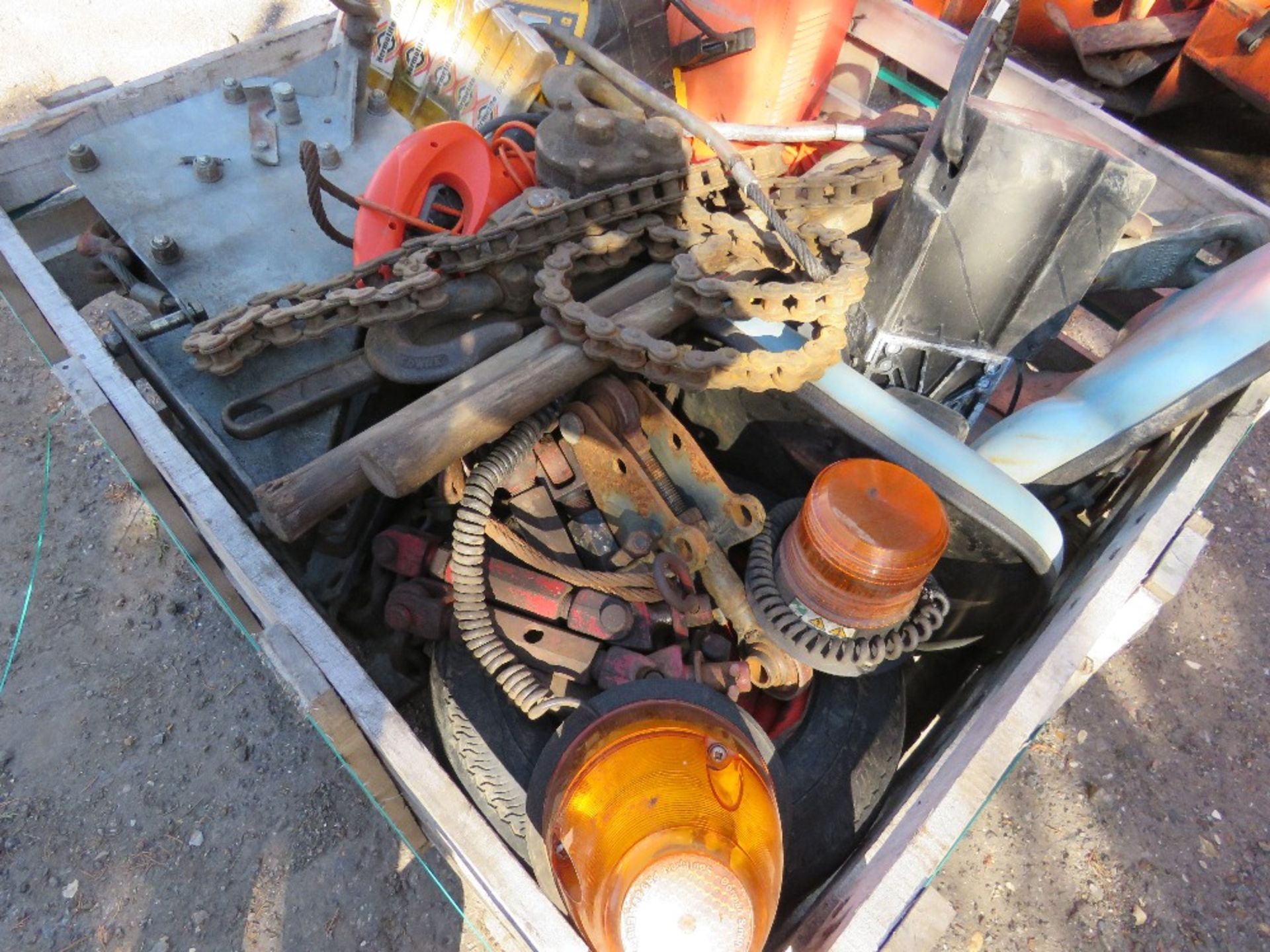 STILLAGE OF ASSORTED MACHINE PARTS AND WORKSHOP ITEMS. - Image 3 of 5