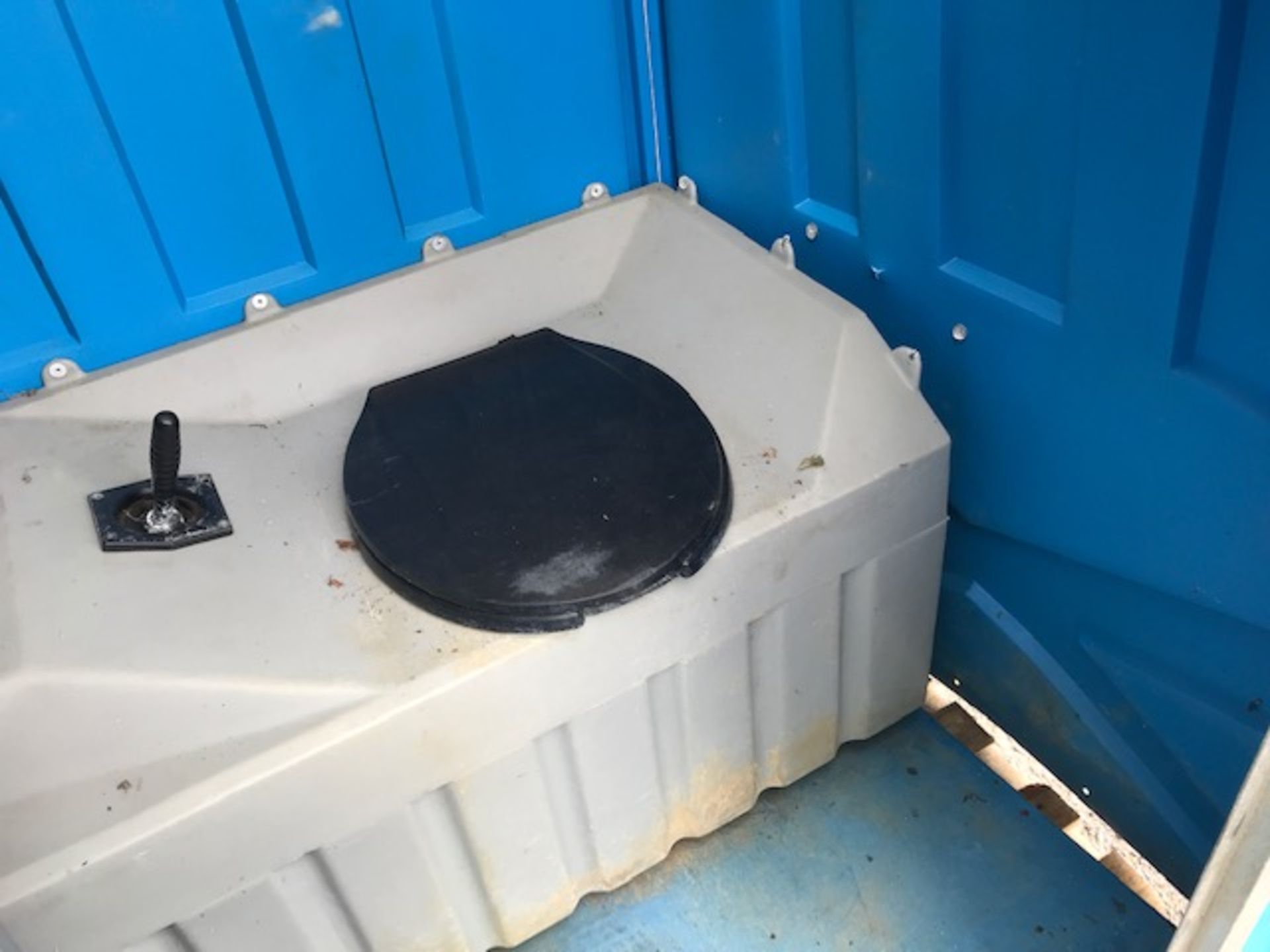 PORTABLE TOILET..FLOOR NEEDS ATTENTION - Image 5 of 5