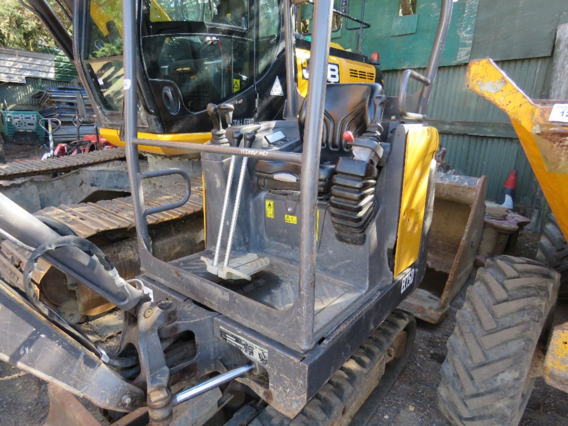 VOLVO EC15D MINI EXCAVATOR DIGGER. YEAR 2015. 1526 REC HRS. RECENT BUSHES CHANGES. SN:VCE0C15DC00001 - Image 4 of 10