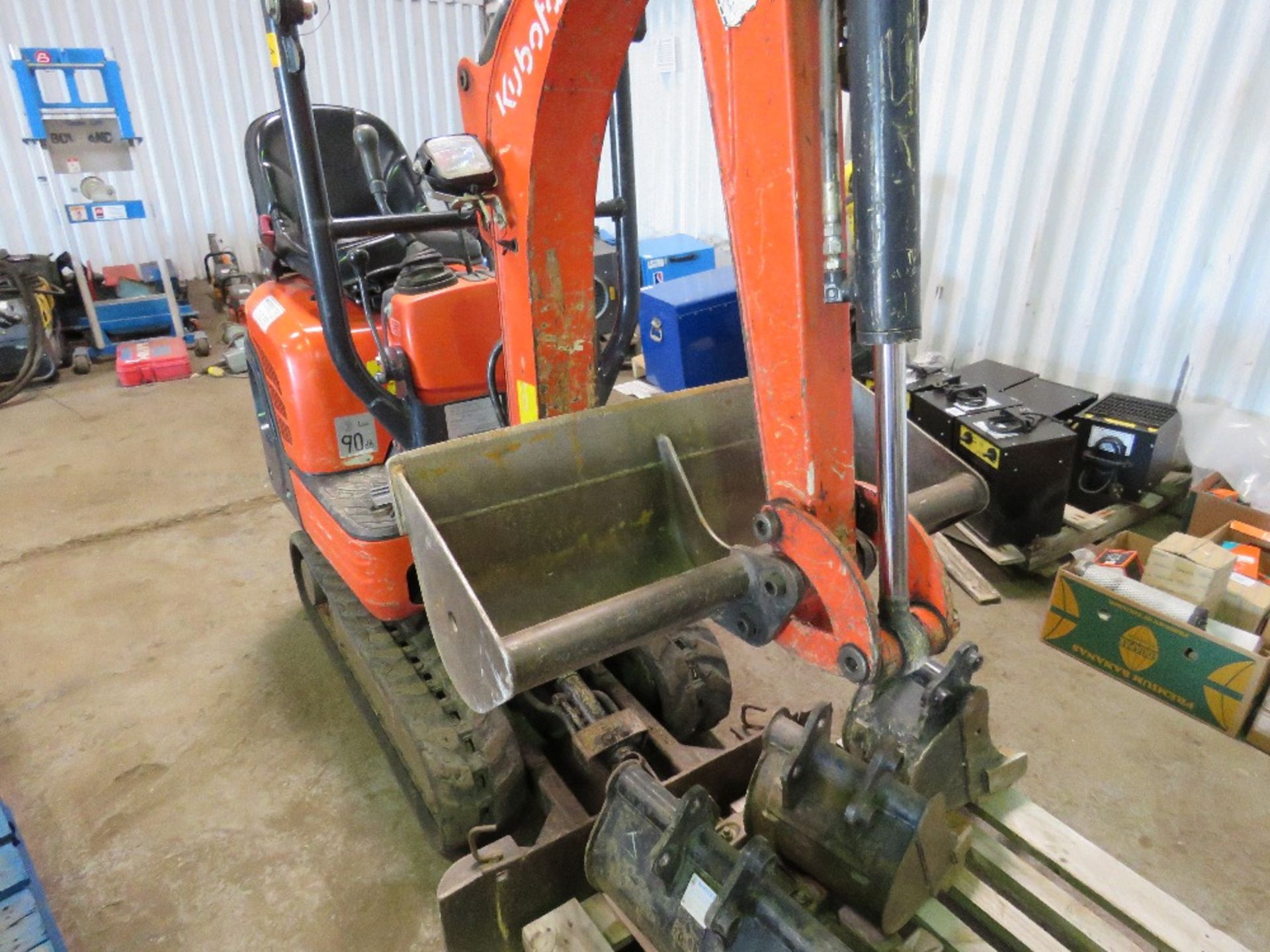 KUBOTA 008 MICRO EXCAVATOR, YEAR 2015. SN:26835. 695 REC HOURS. PN:1814. SET OF 4 BUCKETS AS SHOWN.