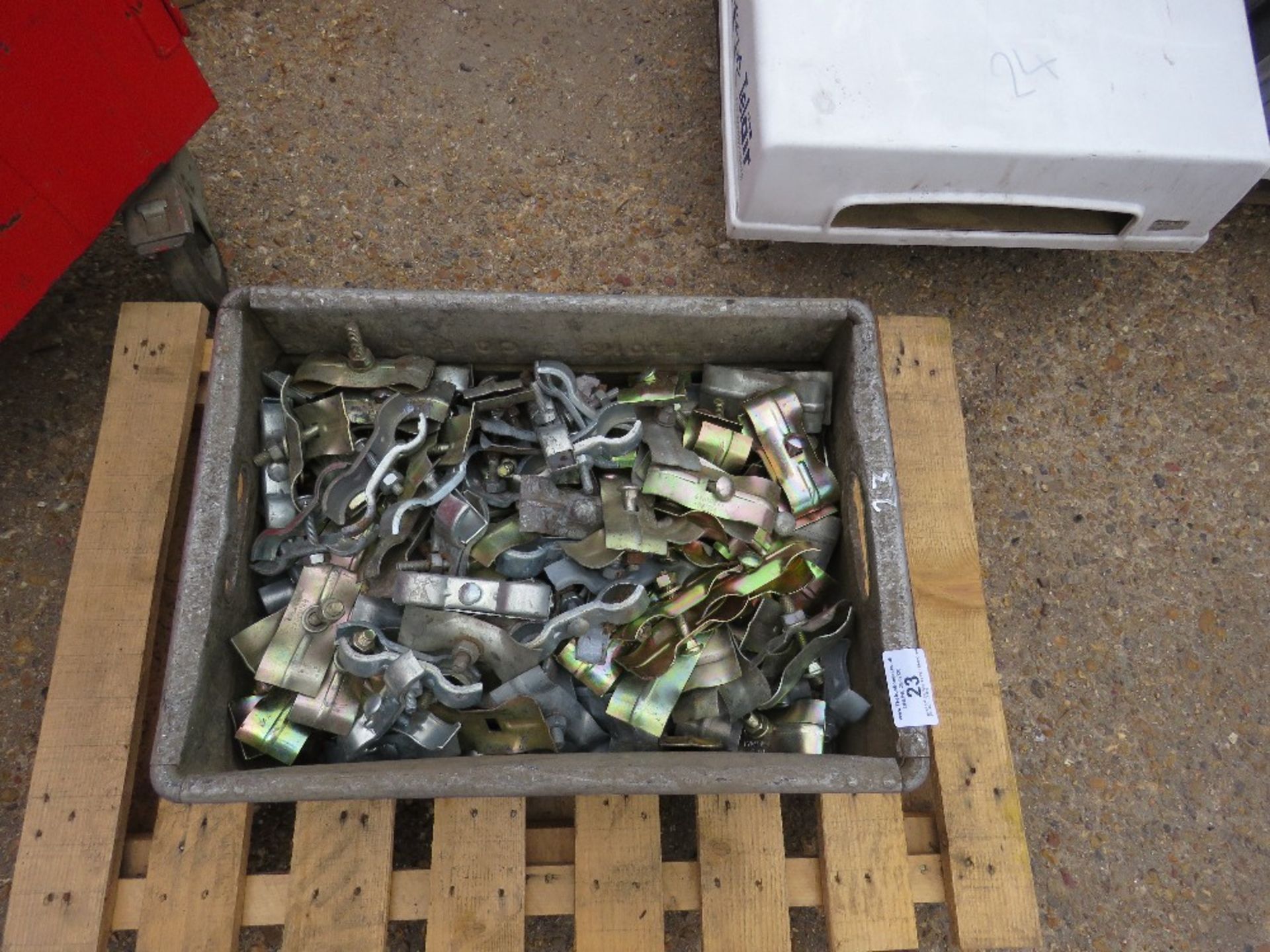 BOX OF HERAS TYPE TEMPORARY FENCE CLIPS. DIRECT FROM LOCAL COMPANY DUE TO DEPOT CLOSURE