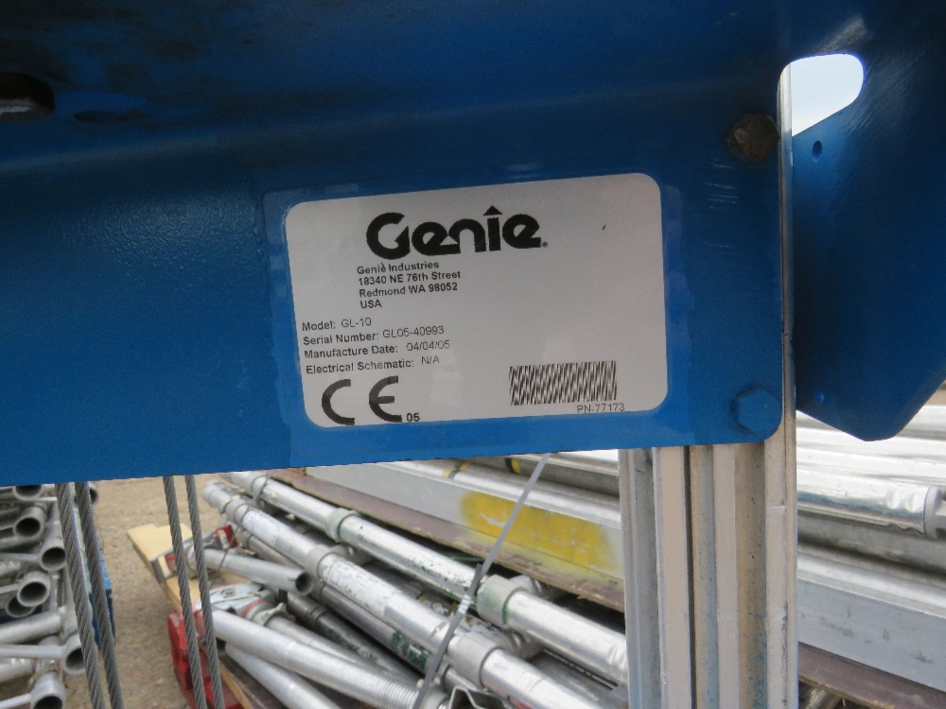 GENIE GL10 MATERIAL LIFT, YEAR 2005. DIRECT FROM LOCAL COMPANY DUE TO DEPOT CLOSURE - Image 3 of 3