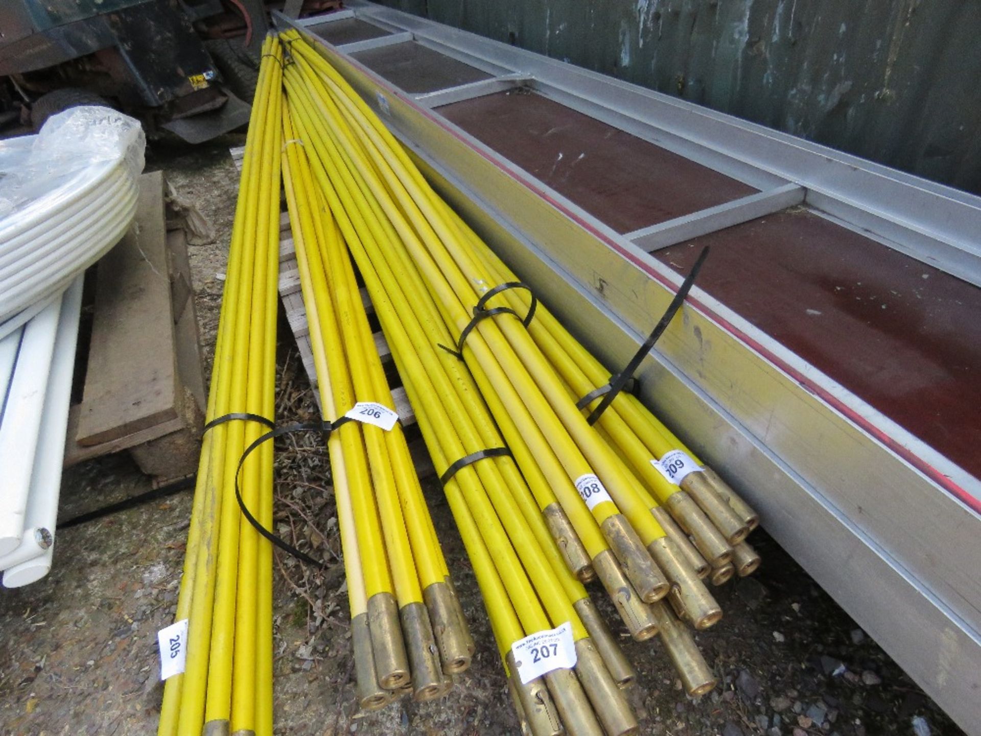 SET OF 10 X HEAVY DUTY DRAIN RODS. 10FT LENGTH APPROX.