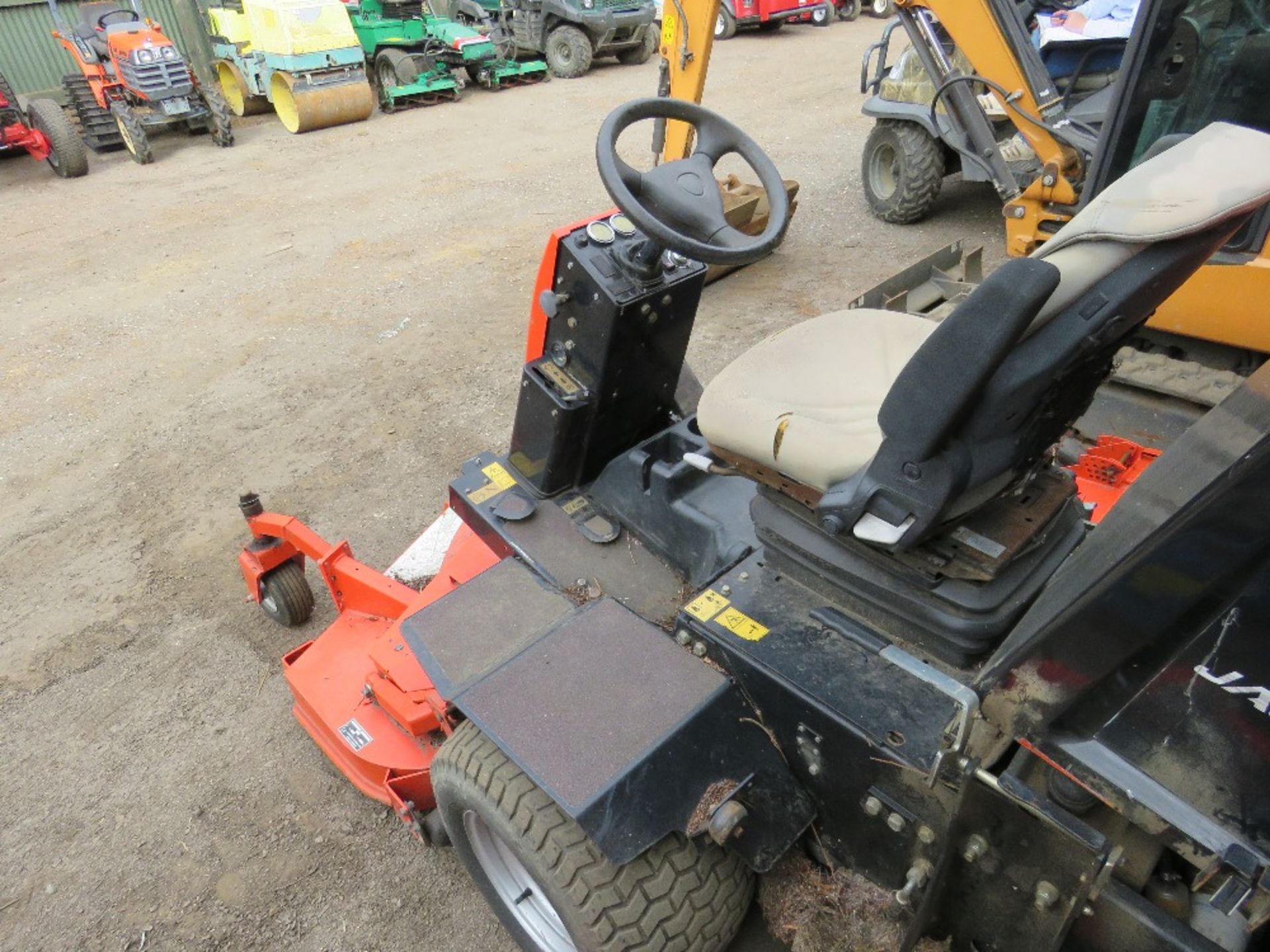 JACOBSEN HR6010 BAT WING RIDE ON TOPPER MOWER, 10FT CUT APPROX. - Image 4 of 4