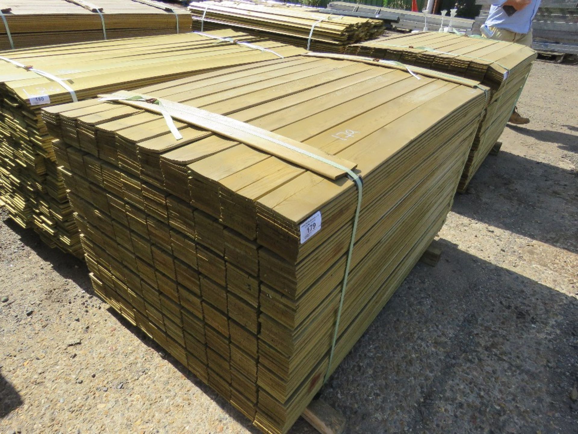 1 X BUNDLE OF PROFILED TIMBER CLADDING. 1.44M X 9.5CM X 0.7CM SIZE