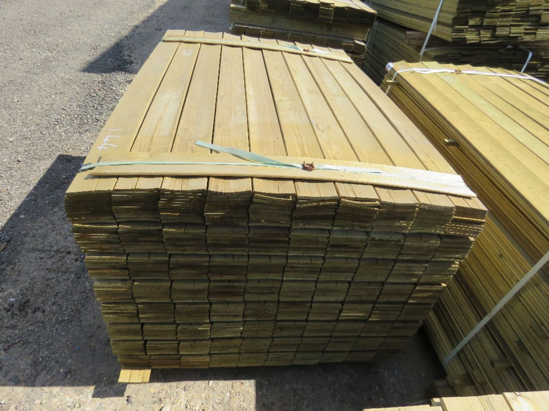 1 X BUNDLE OF PROFILED TIMBER CLADDING. 1.44M X 9.5CM X 0.7CM SIZE - Image 2 of 3