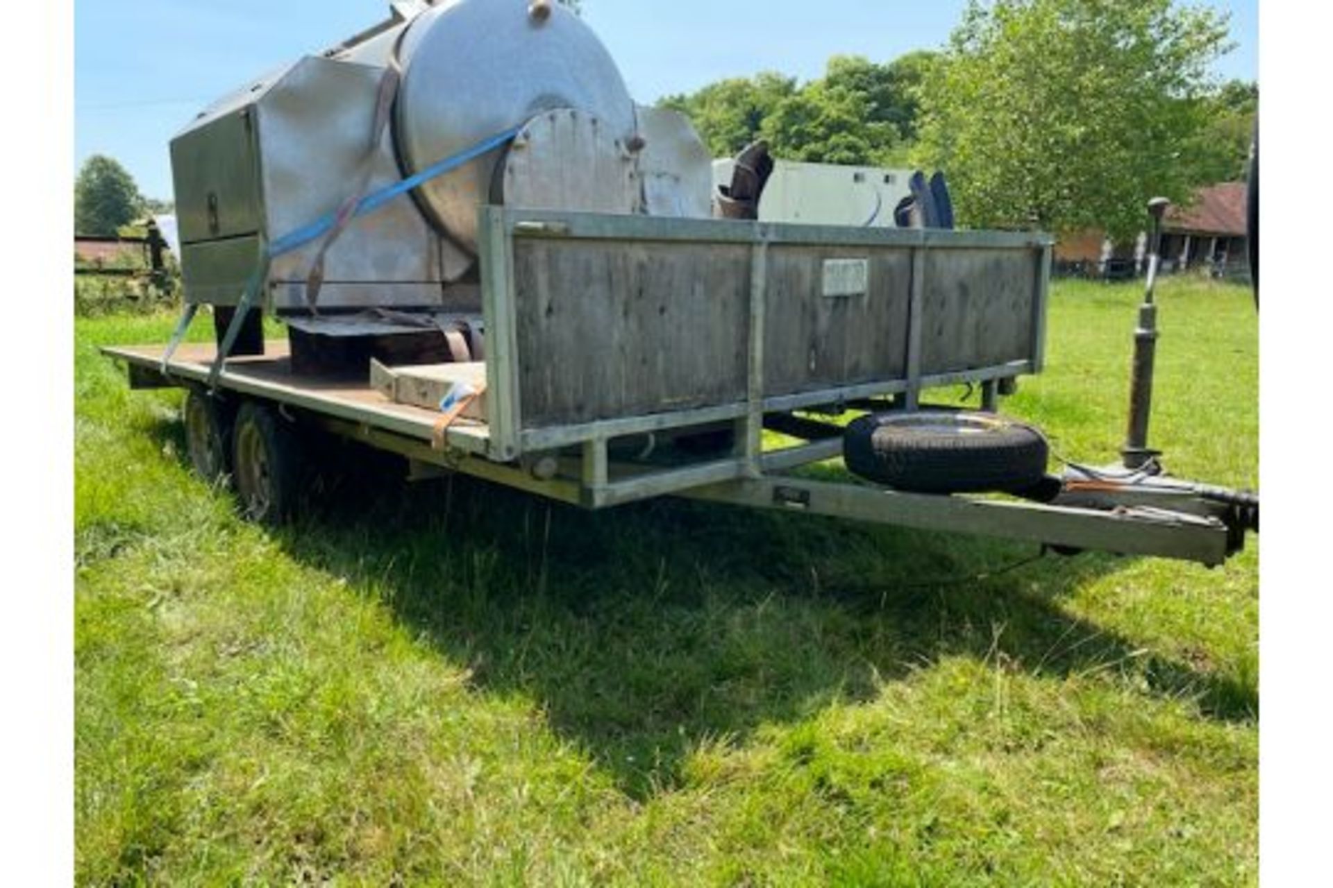 CAMBRIDGE TRAILERS TWIN AXLED PLANT TRAILER, 13FT BED APPROX. (CONTENTS SHOWN NOT INCLUDED) ITEM LOC