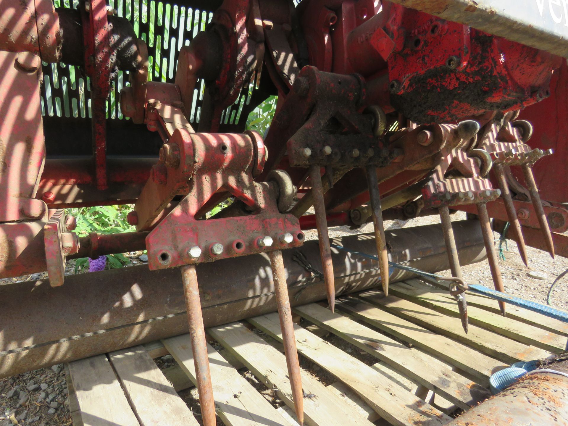 CHARTERHOUSE VERTIDRAIN 7316 TRACTOR MOUNTED AERATOR. 5FT WIDE APPROX. - Image 2 of 3