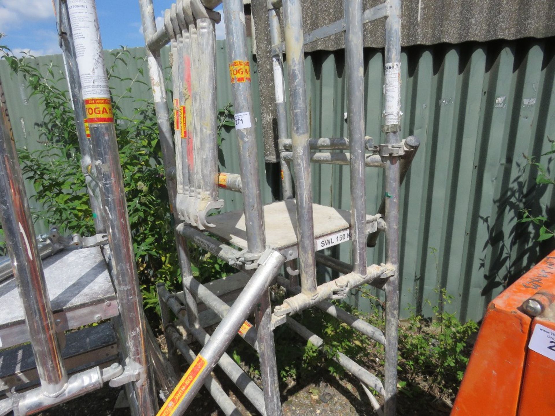 EUROTOWER ALUMINIUM PODIUM WITH STEPS AND BARS.