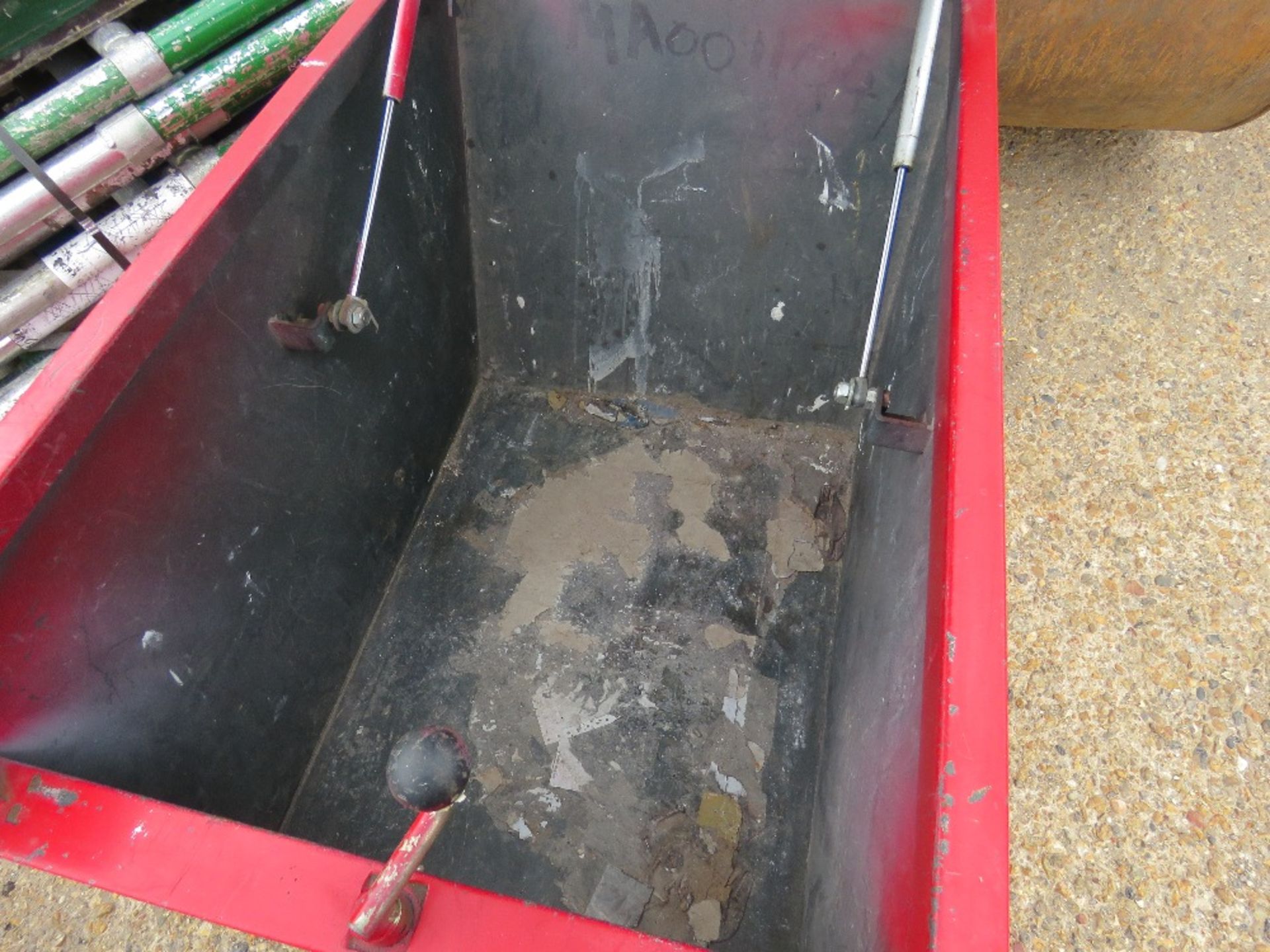 WHEELD TOOL BARROW WITH KEY. DIRECT FROM LOCAL COMPANY DUE TO DEPOT CLOSURE - Image 2 of 2