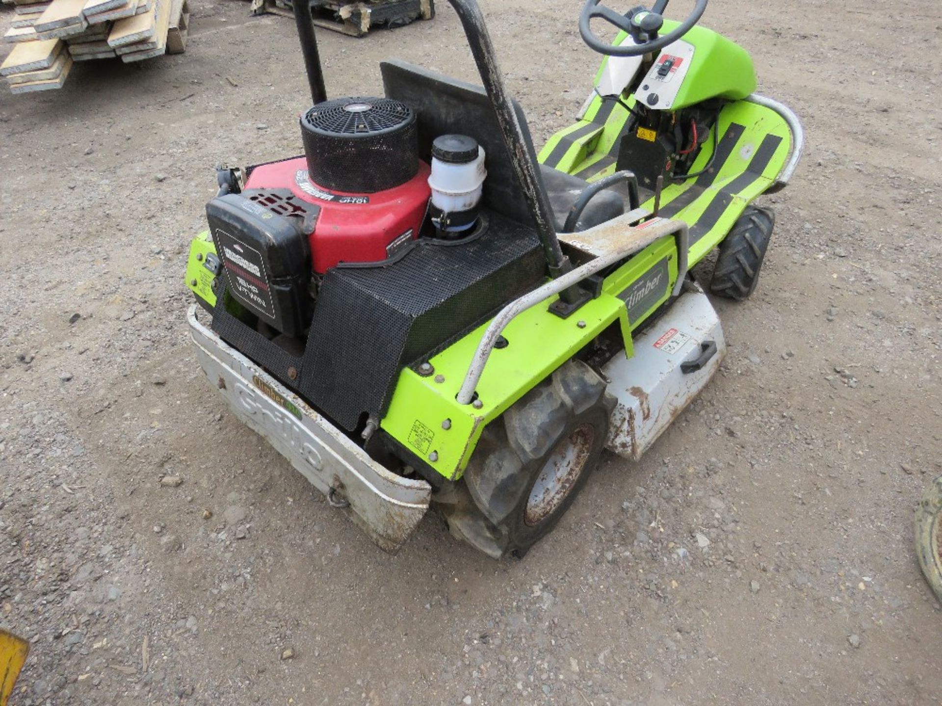 GRILLO CLIMBER BANK MOWER. WHEN TESTED WAS SEEN TO TURN OVER, NOT STARTING. - Image 4 of 4