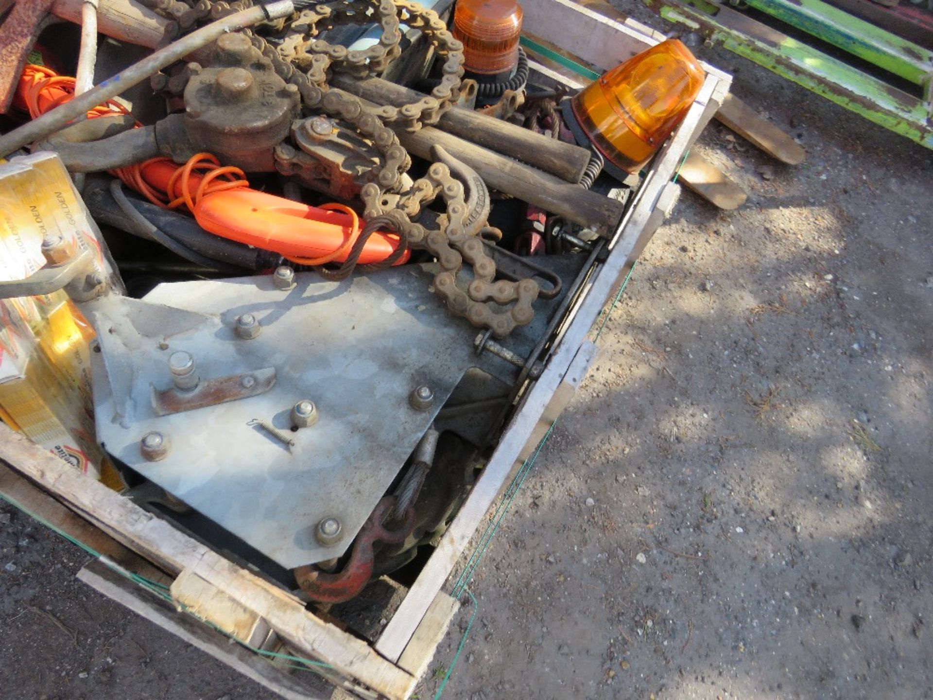 STILLAGE OF ASSORTED MACHINE PARTS AND WORKSHOP ITEMS. - Image 2 of 5