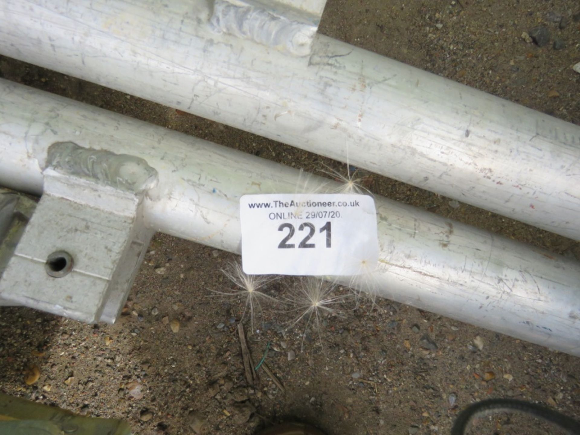 4 X JUMBO SCAFFOLD TOWER LEGS, CIRCA 16FT LENGTH. DIRECT FROM LOCAL COMPANY DUE TO DEPOT CLOSURE. - Image 4 of 4