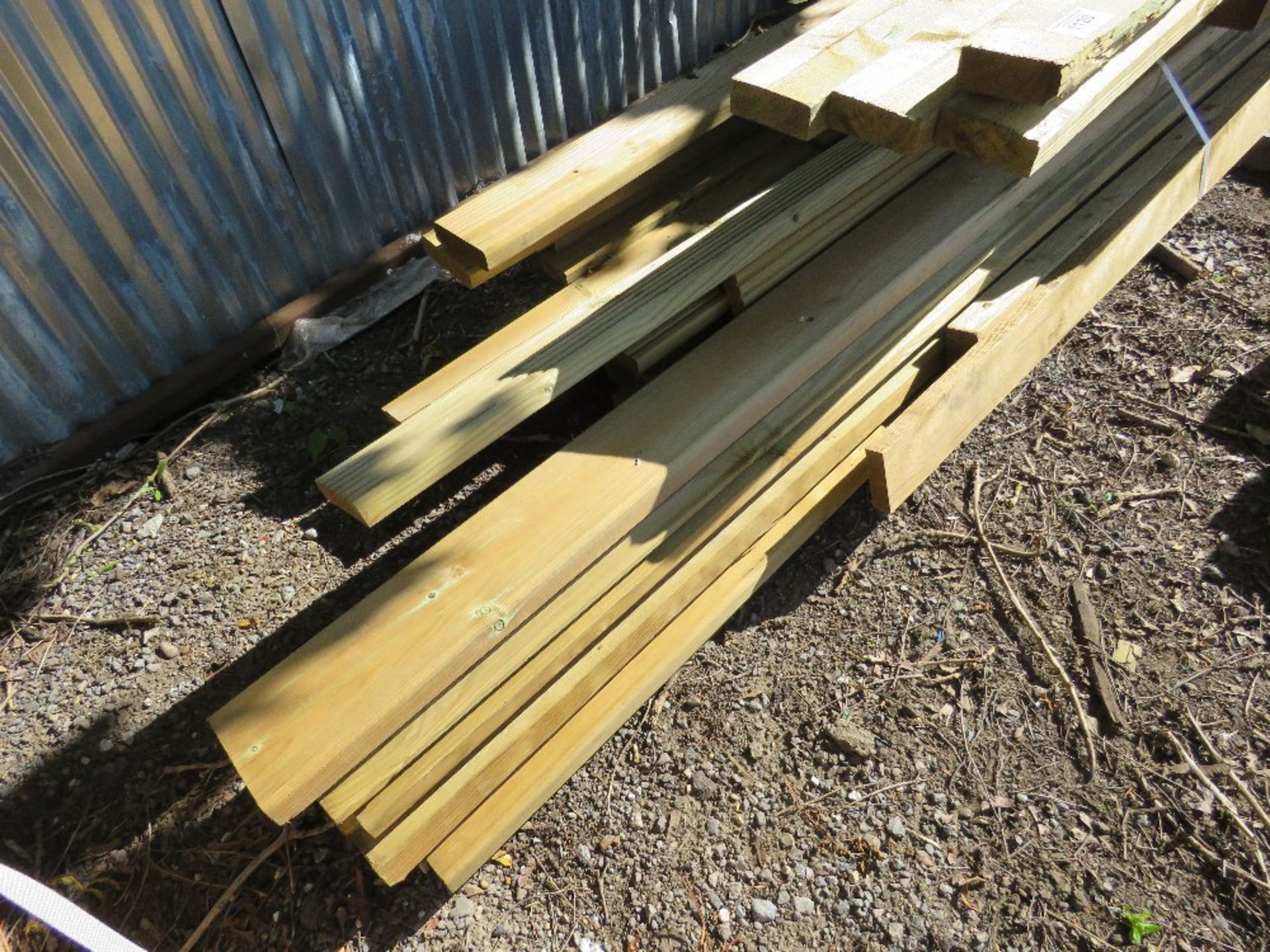 2 X PALLETS OF TIMBERS AND POSTS. - Image 3 of 4