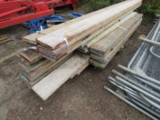 PALLET CONTAINING ASSORTED LENGTH SCAFFOLD BOARDS.