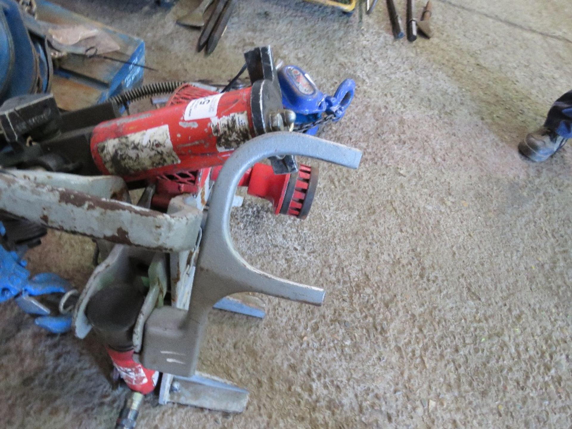 RIDGID 258 ROLL GROOVE PIPE TOOL WITH FOOT PUMP. DIRECT EX LOCAL COMPANY DUE TO DEPOT CLOSURE - Image 2 of 3