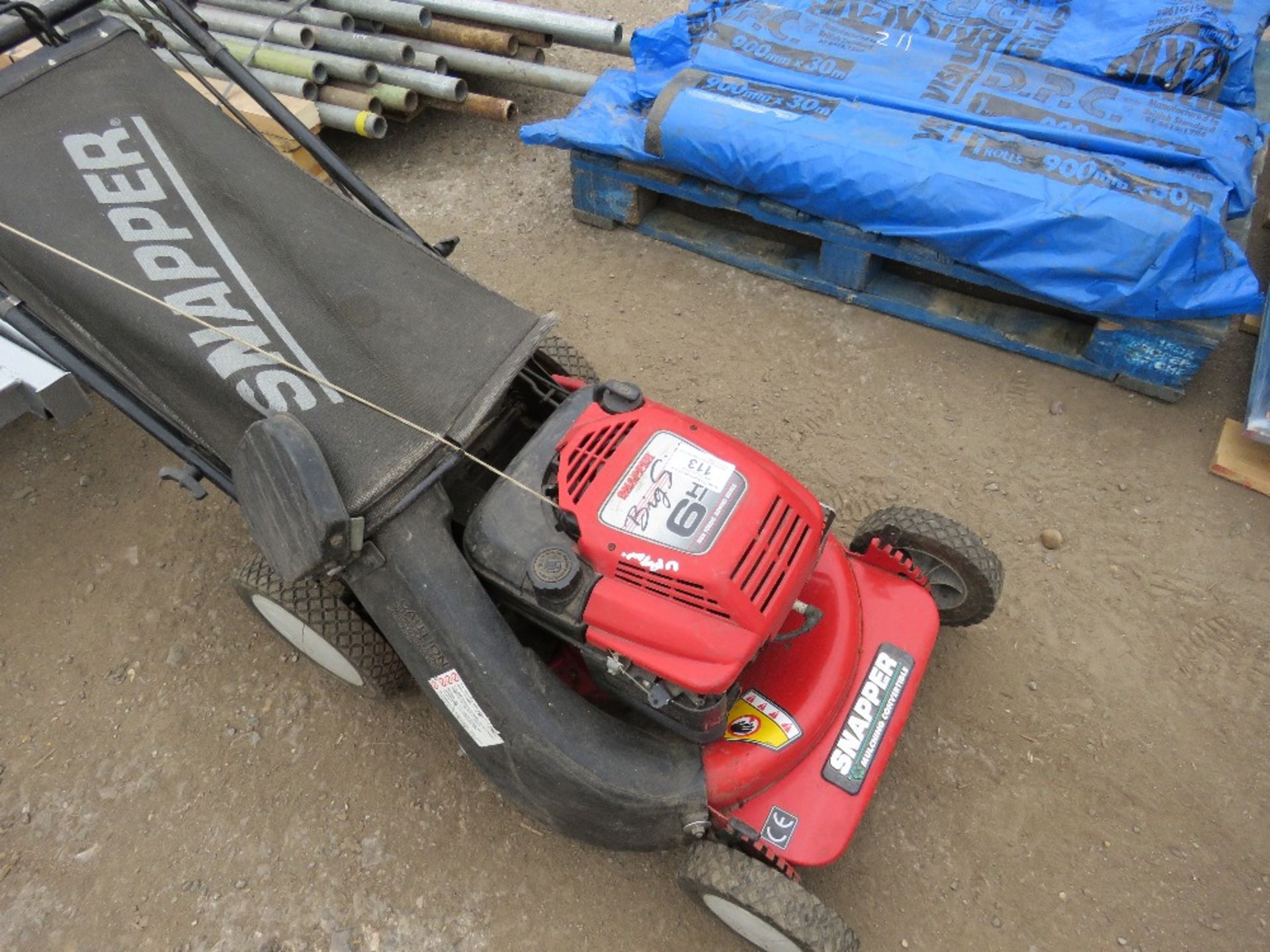 SNAPPER PETROL MOWER WITH COLLECTOR - Image 3 of 3