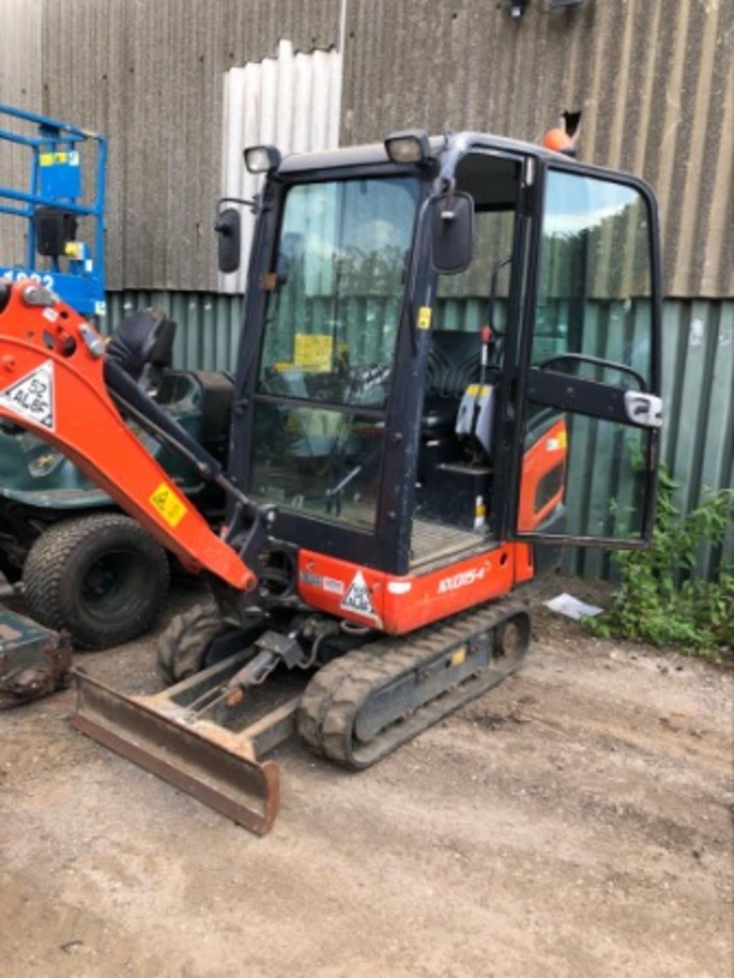 KUBOTA KX015-4 CABBED 1.5 TONNE MINIDIGGER YEAR 2015. WITH FOUR BUCKETS. 1609 REC HOURS. TWO BLACK K